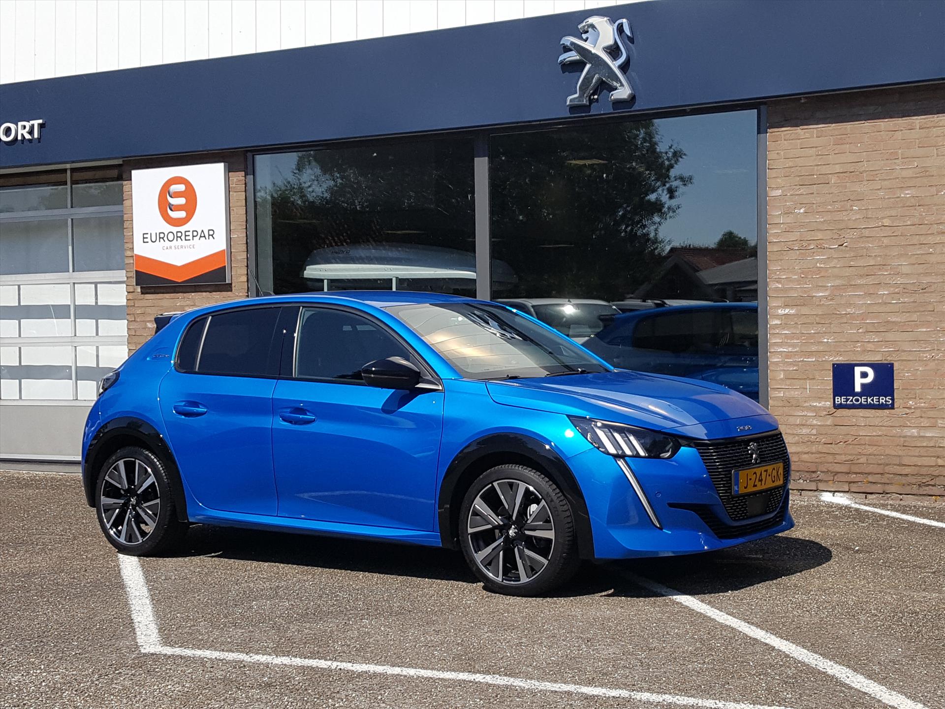 PEUGEOT 208 GT-LINE 1.2PT-130pk AUTOMAAT (EAT8) Cruise & Climate control | Achteruitrijcamera | KEYLESS entry&start | Navigatie via Apple Carplay & Android auto