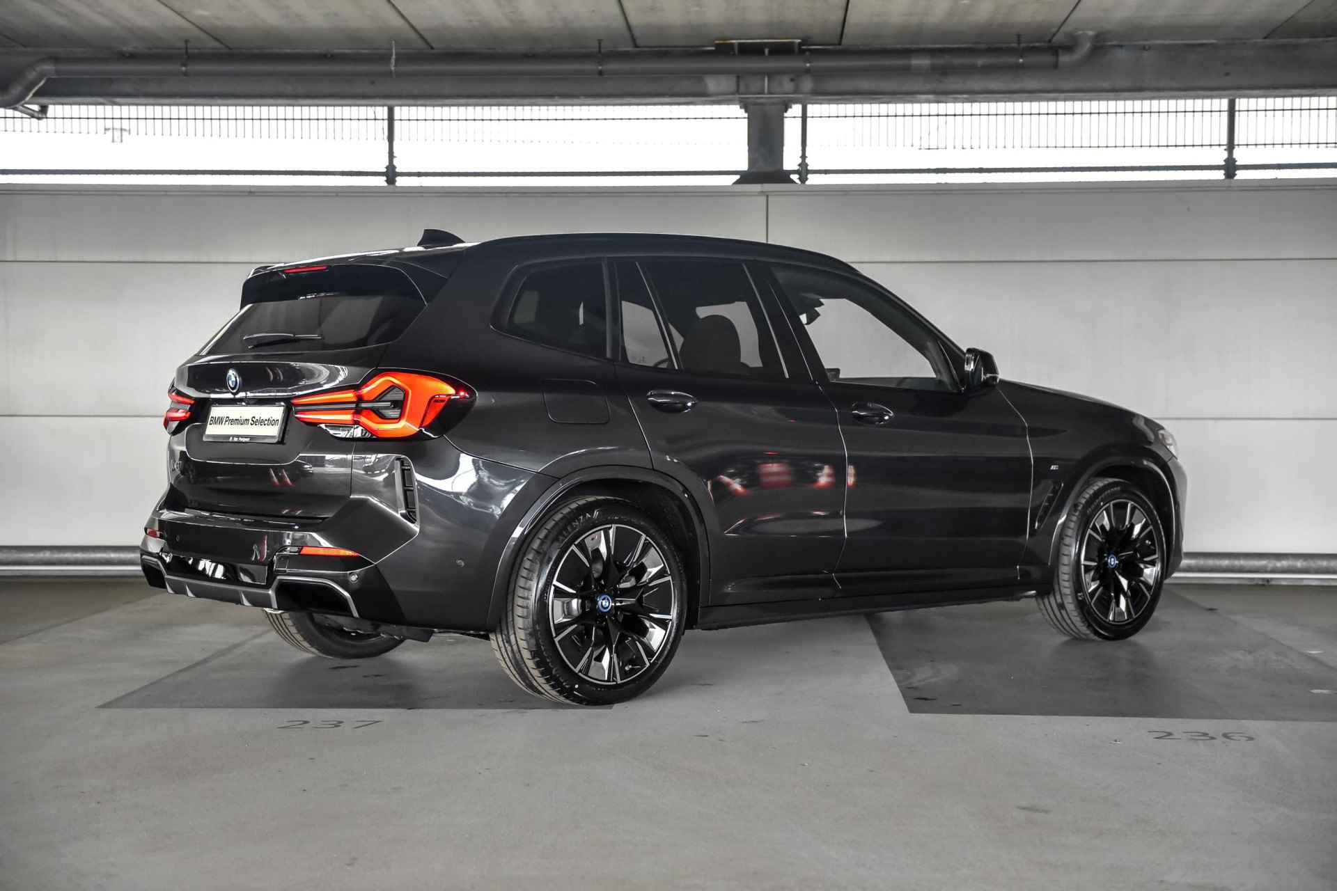 BMW iX3 High Executive Edition 80 kWh | Trekhaak met elektrisch wegklapbare kogel | BMW Head-Up Display - 6/22