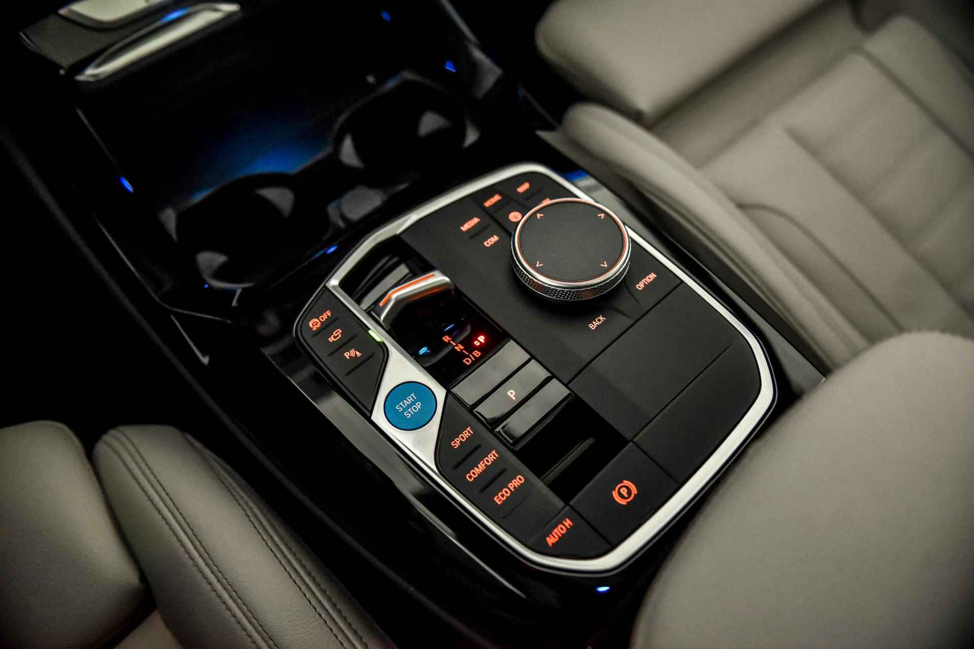 BMW iX3 High Executive Edition 80 kWh | Trekhaak met elektrisch wegklapbare kogel | BMW Head-Up Display - 18/22