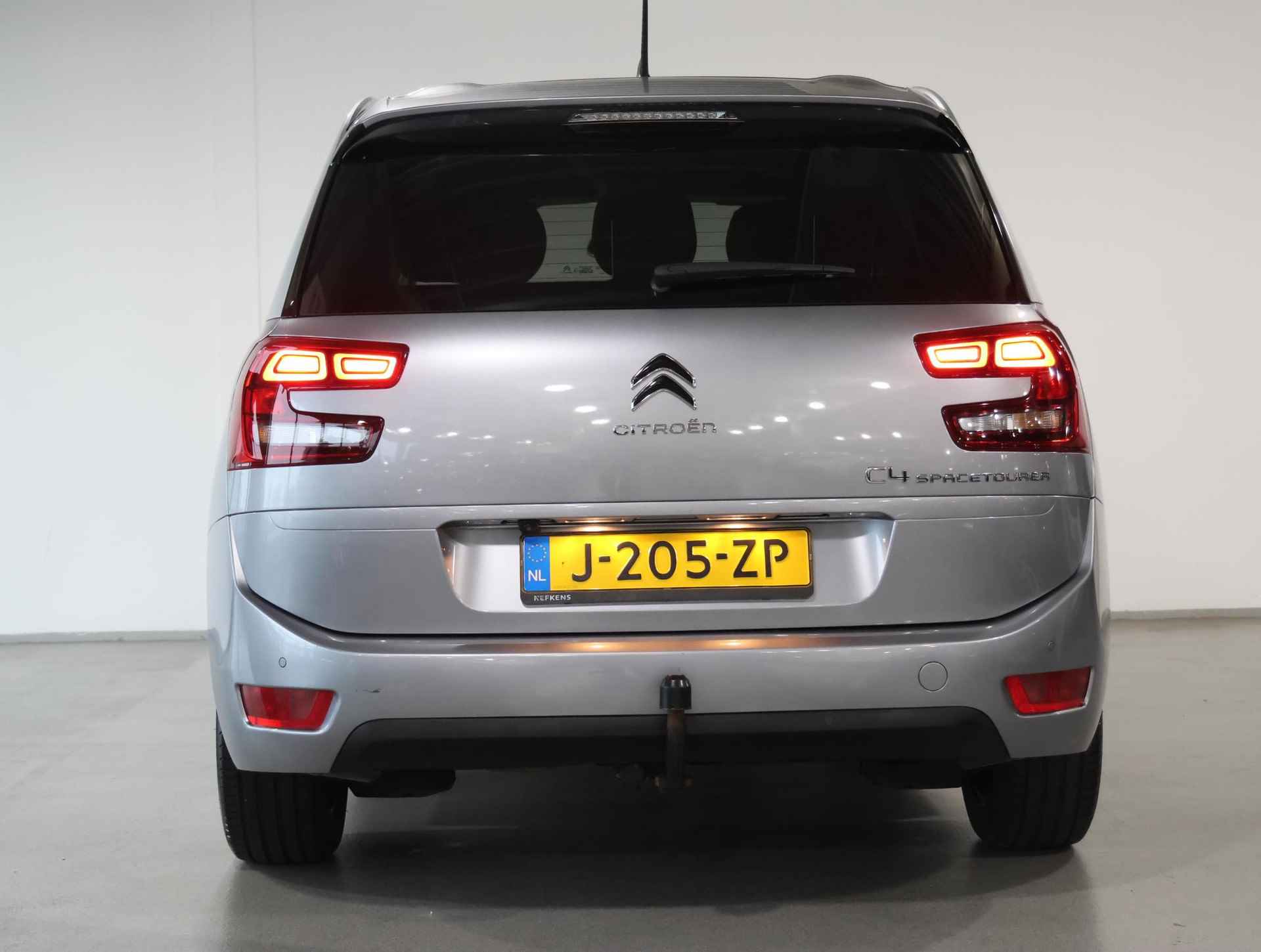 Citroen Grand C4 SpaceTourer 130pk P.T. Business (Trekhaak | Camera | Keyless Start | Navigatie | CruiseControl | Leren Bekleding) - 40/43