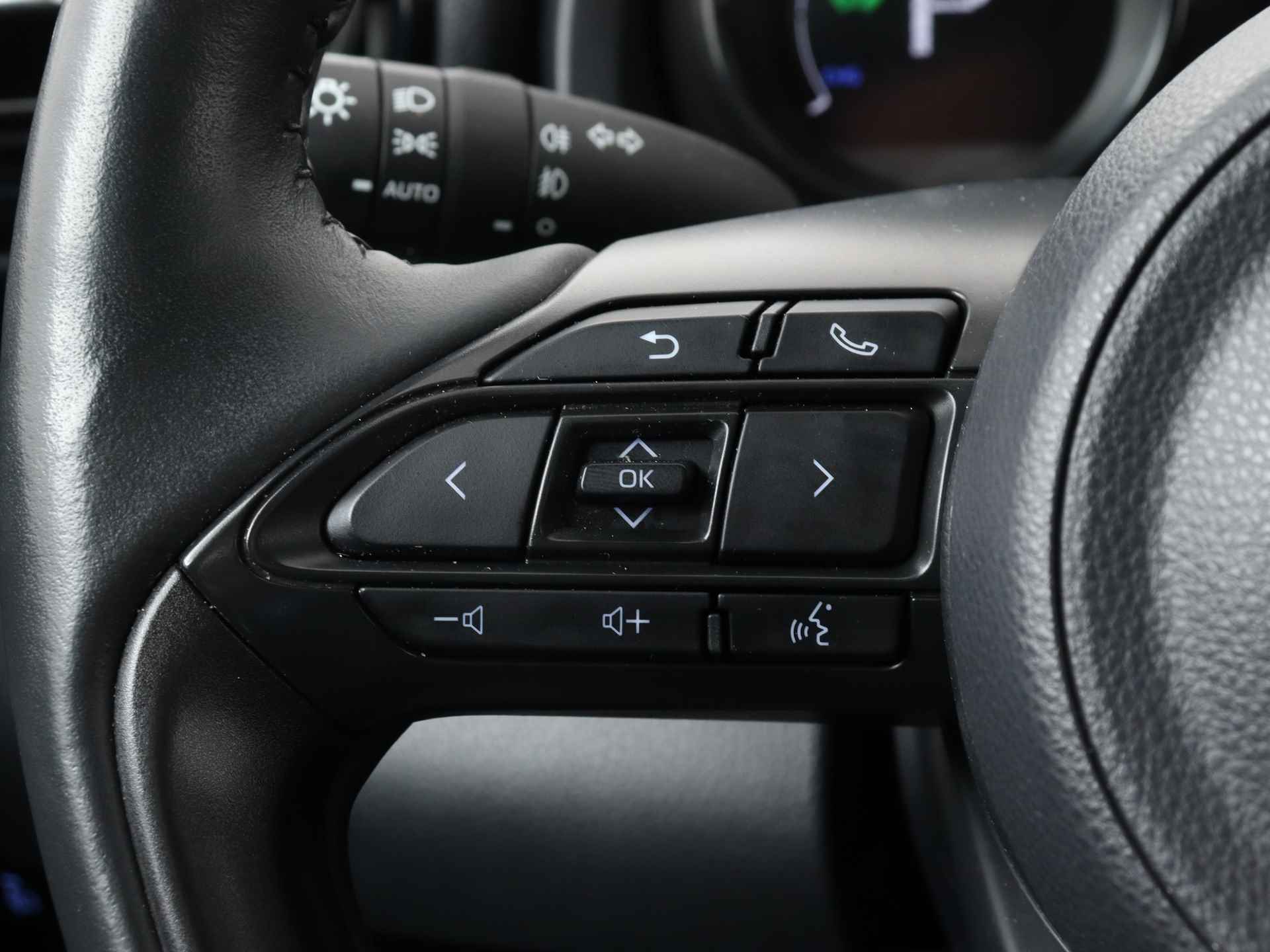 Toyota Yaris 1.5 Hybrid Launch Edition Limited | Parkeersensoren | Stoelverwarming | Apple Carplay & Android Auto | LED | - 22/45