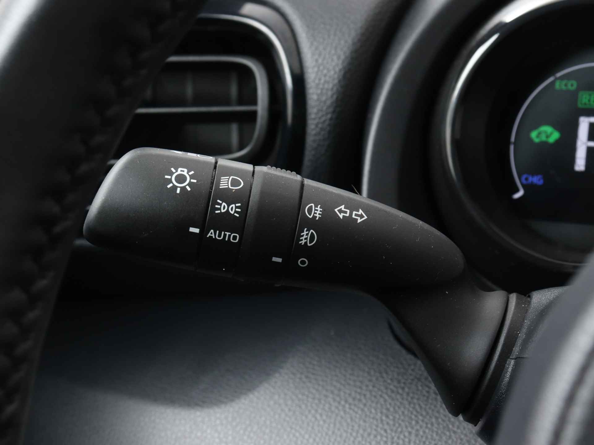 Toyota Yaris 1.5 Hybrid Launch Edition Limited | Parkeersensoren | Stoelverwarming | Apple Carplay & Android Auto | LED | - 24/45