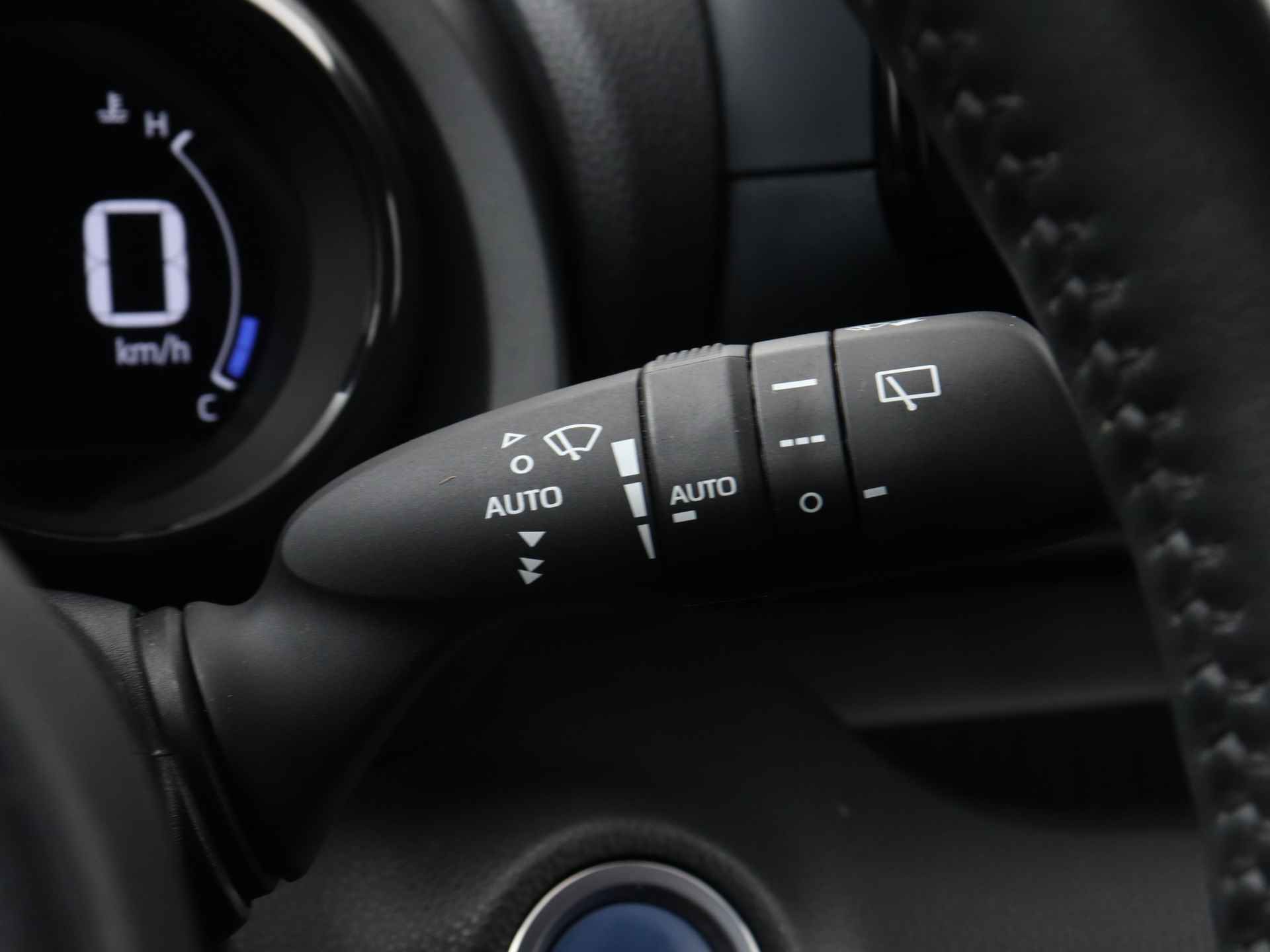 Toyota Yaris 1.5 Hybrid Launch Edition Limited | Parkeersensoren | Stoelverwarming | Apple Carplay & Android Auto | LED | - 25/45
