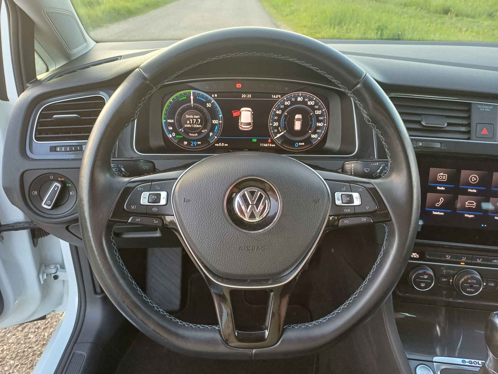 Volkswagen e-Golf | Subsidie mogelijk! | Digi Dash | Led | Navi | Clima | Parkh V+A | BTW | NL - 36/43