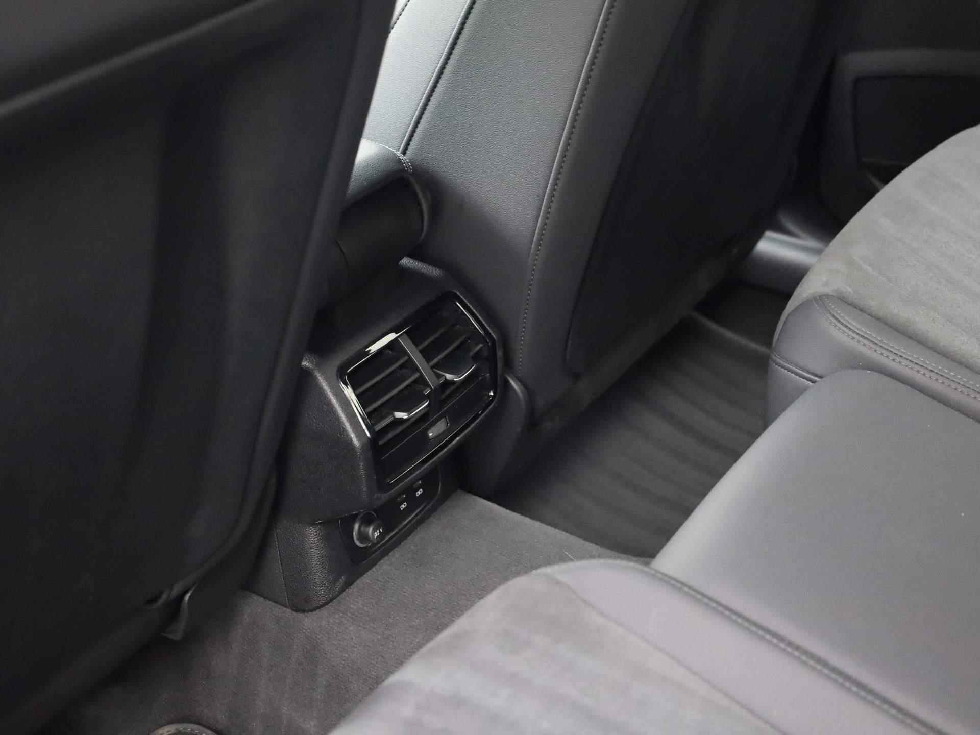 Audi Q3 35 TFSI/150PK S Line · Drive select · Leder/Alcantara · Parkeersensoren + camera - 21/43