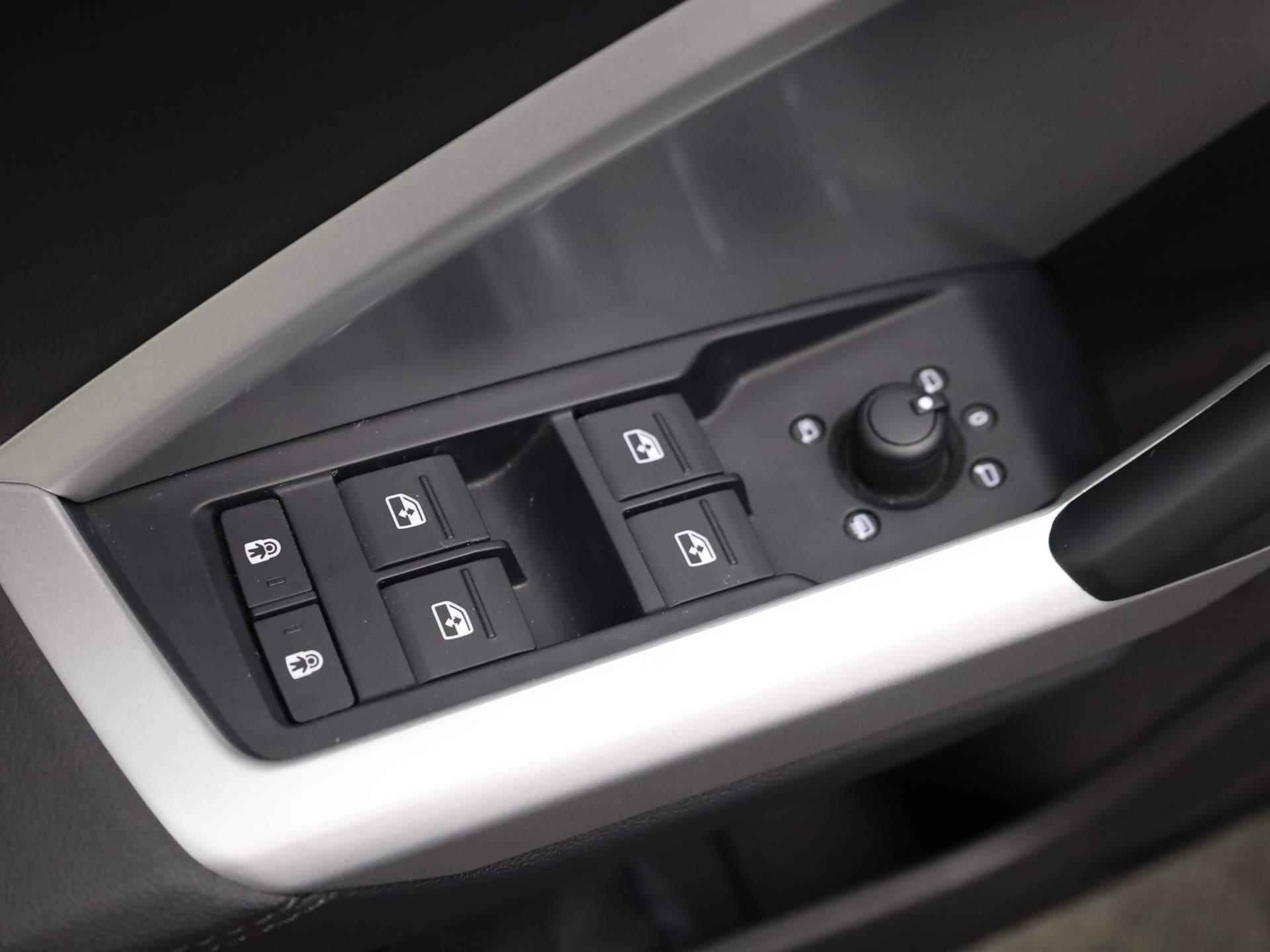 Audi Q3 35 TFSI/150PK S Line · Drive select · Leder/Alcantara · Parkeersensoren + camera - 23/43