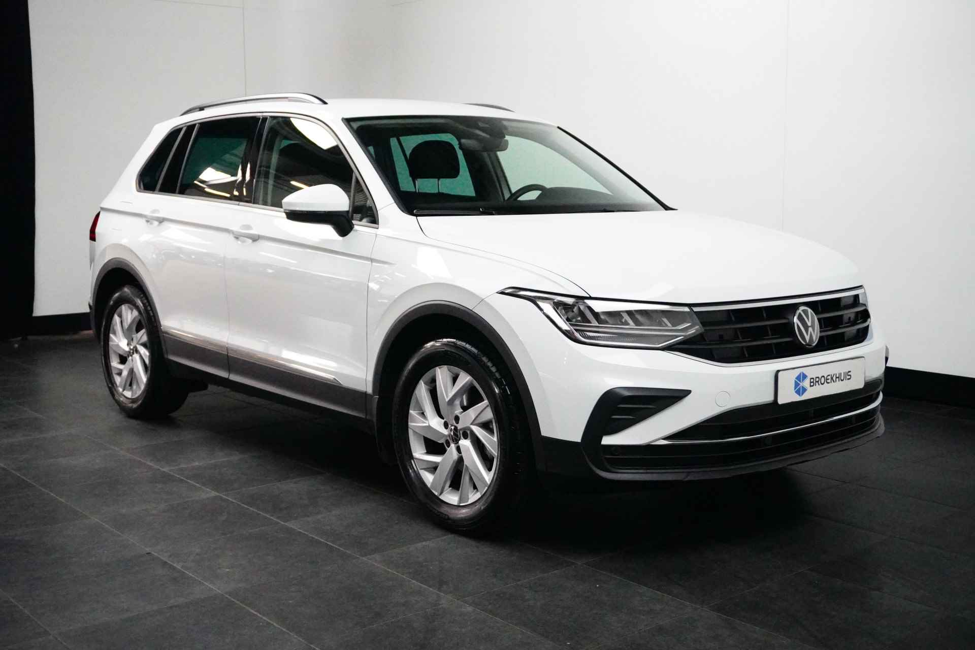 Volkswagen Tiguan 1.5 TSI 150PK DSG-7 Life + | TREKHAAK | CAMERA | NAVI BY APP | STOELVERW. - 5/28