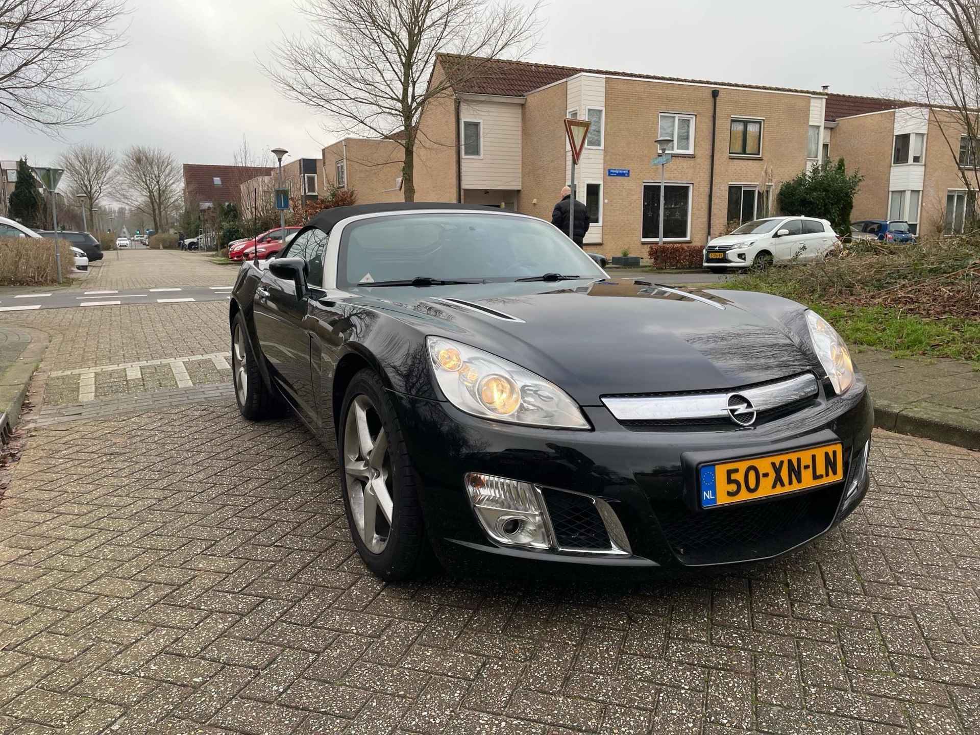 Opel GT 2.0 Turbo ECOTEC - 2/19