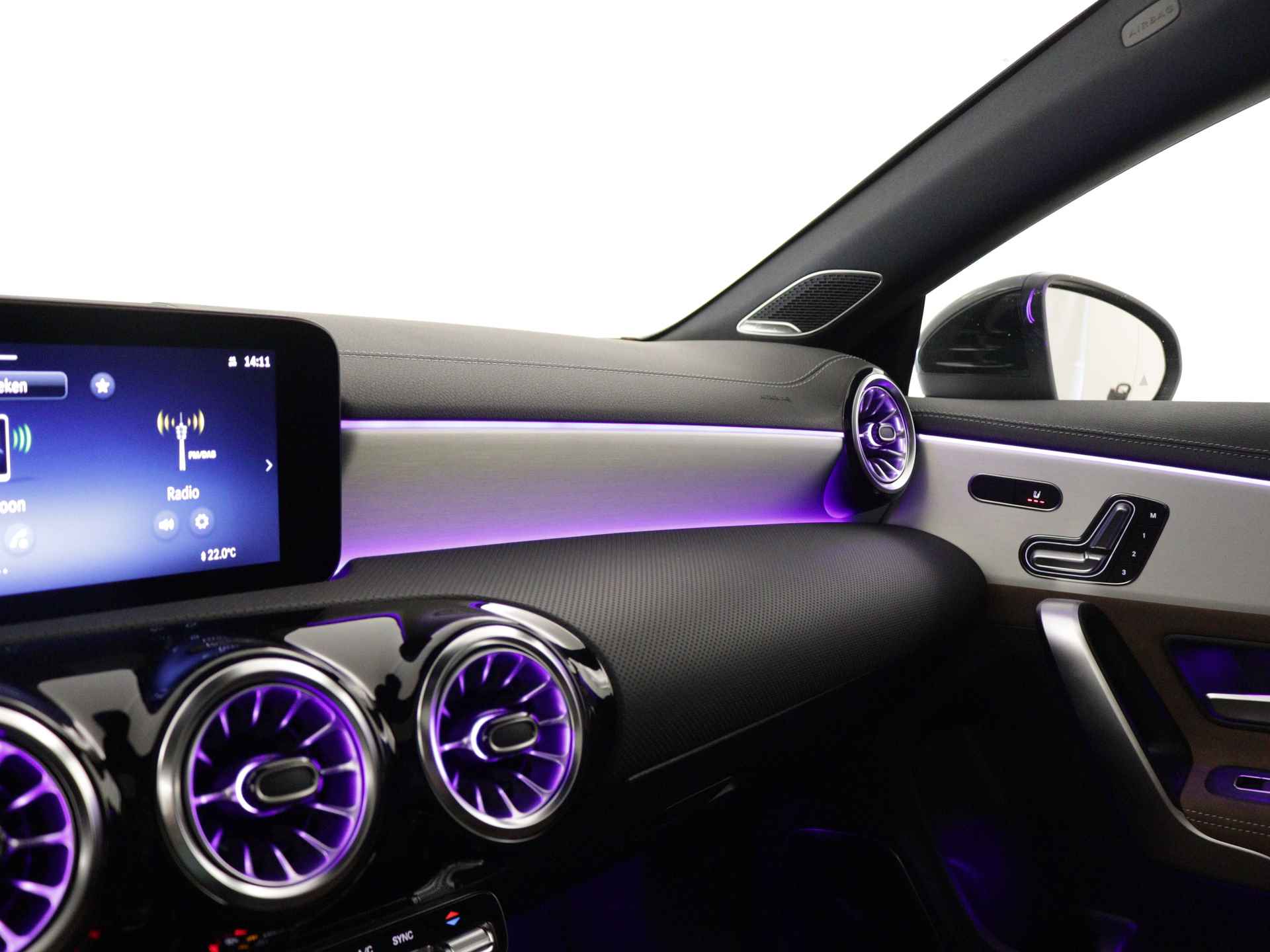 Mercedes-Benz CLA-Klasse Shooting Brake 180 AMG Line | Smartphone-integratie | Head-up display | KEYLESS GO-comfortpakket | Dodehoekassistent |  USB pakket Plus | Stoelverwarming vooraan | - 8/44