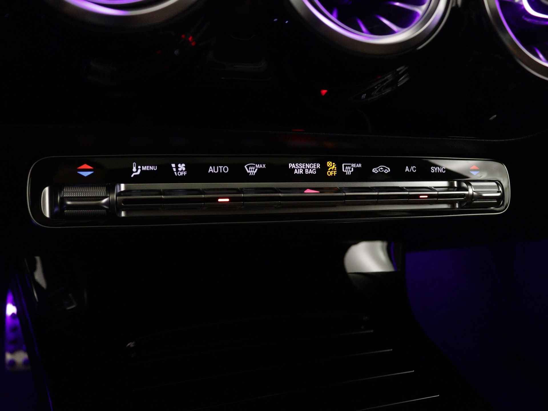 Mercedes-Benz CLA-Klasse Shooting Brake 180 AMG Line | Smartphone-integratie | Head-up display | KEYLESS GO-comfortpakket | Dodehoekassistent |  USB pakket Plus | Stoelverwarming vooraan | - 12/44