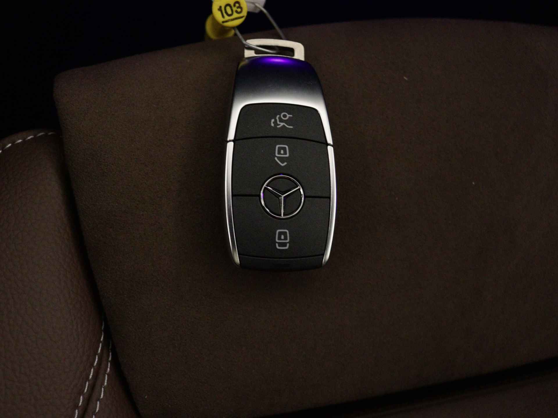 Mercedes-Benz CLA-Klasse Shooting Brake 180 AMG Line | Smartphone-integratie | Head-up display | KEYLESS GO-comfortpakket | Dodehoekassistent |  USB pakket Plus | Stoelverwarming vooraan | - 14/44