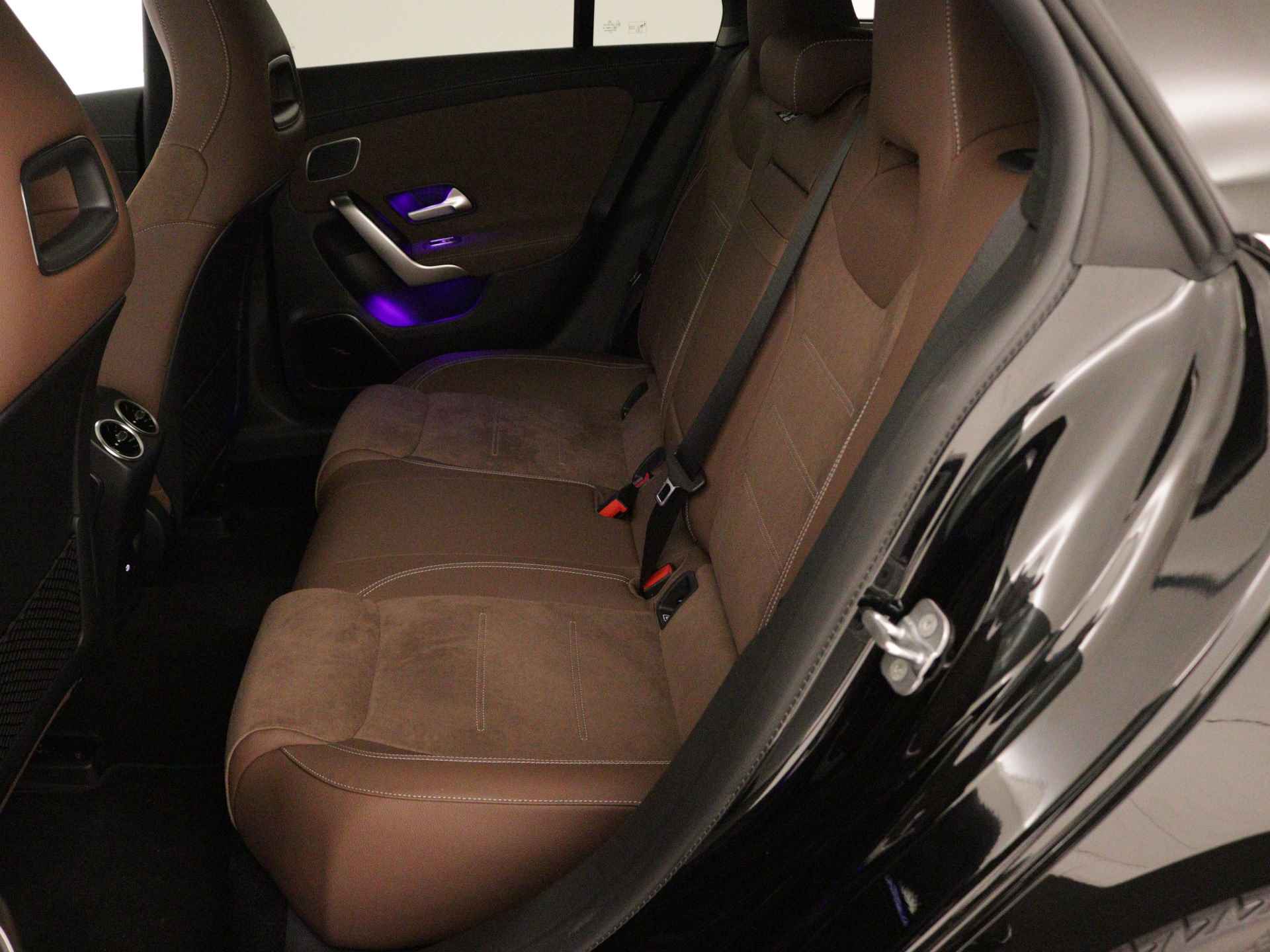 Mercedes-Benz CLA-Klasse Shooting Brake 180 AMG Line | Smartphone-integratie | Head-up display | KEYLESS GO-comfortpakket | Dodehoekassistent |  USB pakket Plus | Stoelverwarming vooraan | - 22/44