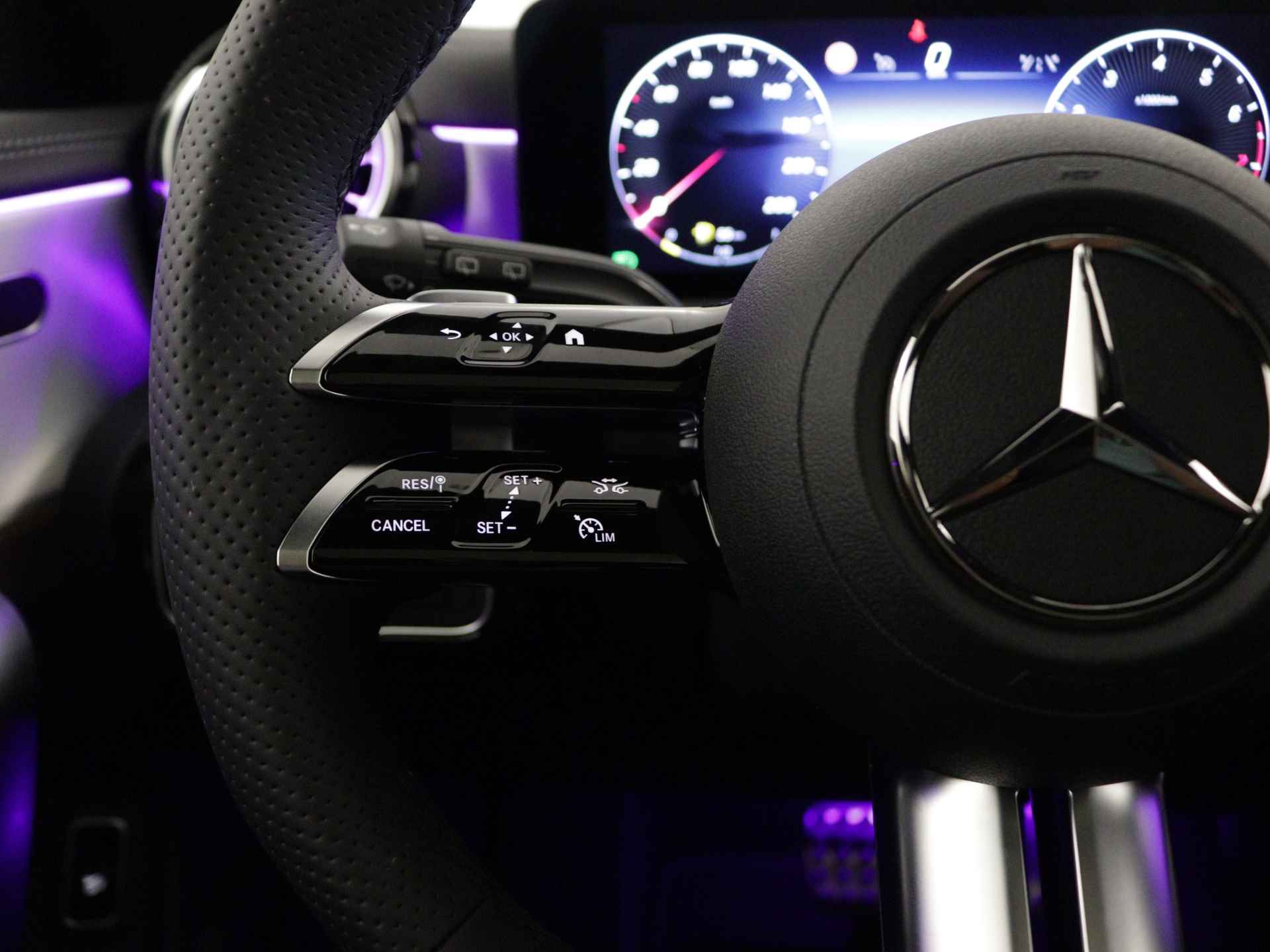 Mercedes-Benz CLA-Klasse Shooting Brake 180 AMG Line | Smartphone-integratie | Head-up display | KEYLESS GO-comfortpakket | Dodehoekassistent |  USB pakket Plus | Stoelverwarming vooraan | - 23/44