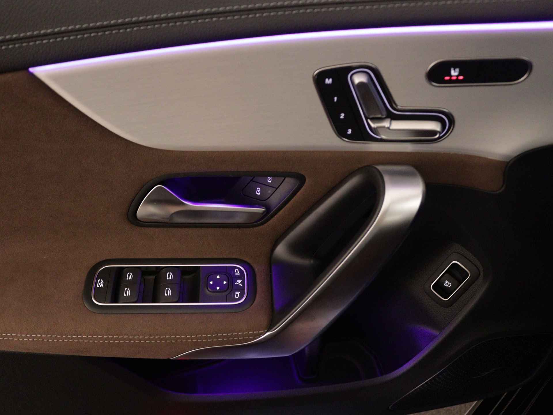 Mercedes-Benz CLA-Klasse Shooting Brake 180 AMG Line | Smartphone-integratie | Head-up display | KEYLESS GO-comfortpakket | Dodehoekassistent |  USB pakket Plus | Stoelverwarming vooraan | - 33/44
