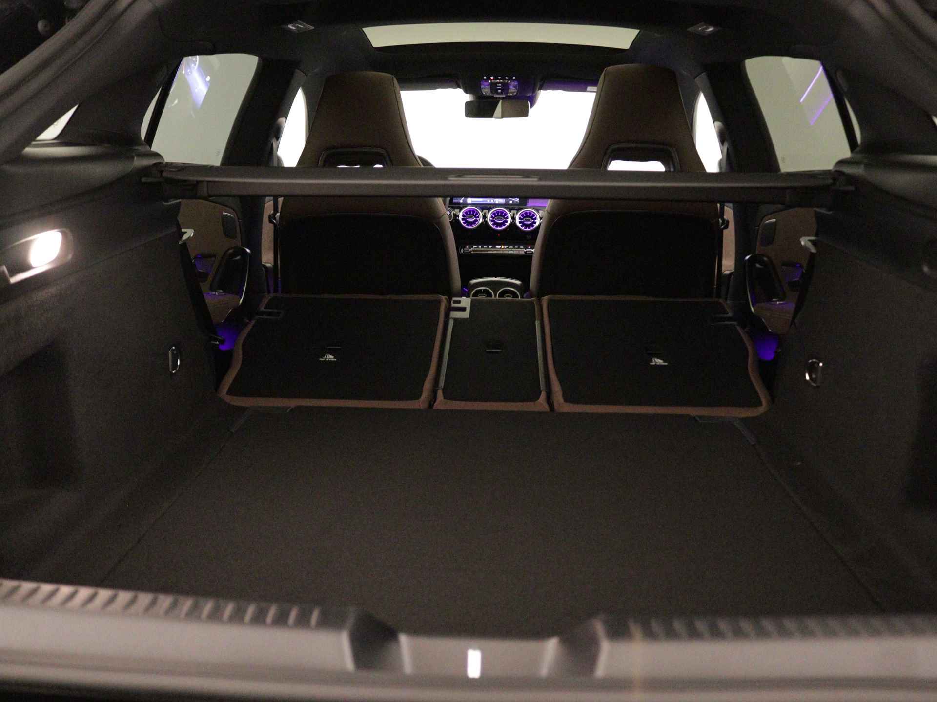Mercedes-Benz CLA-Klasse Shooting Brake 180 AMG Line | Smartphone-integratie | Head-up display | KEYLESS GO-comfortpakket | Dodehoekassistent |  USB pakket Plus | Stoelverwarming vooraan | - 40/44