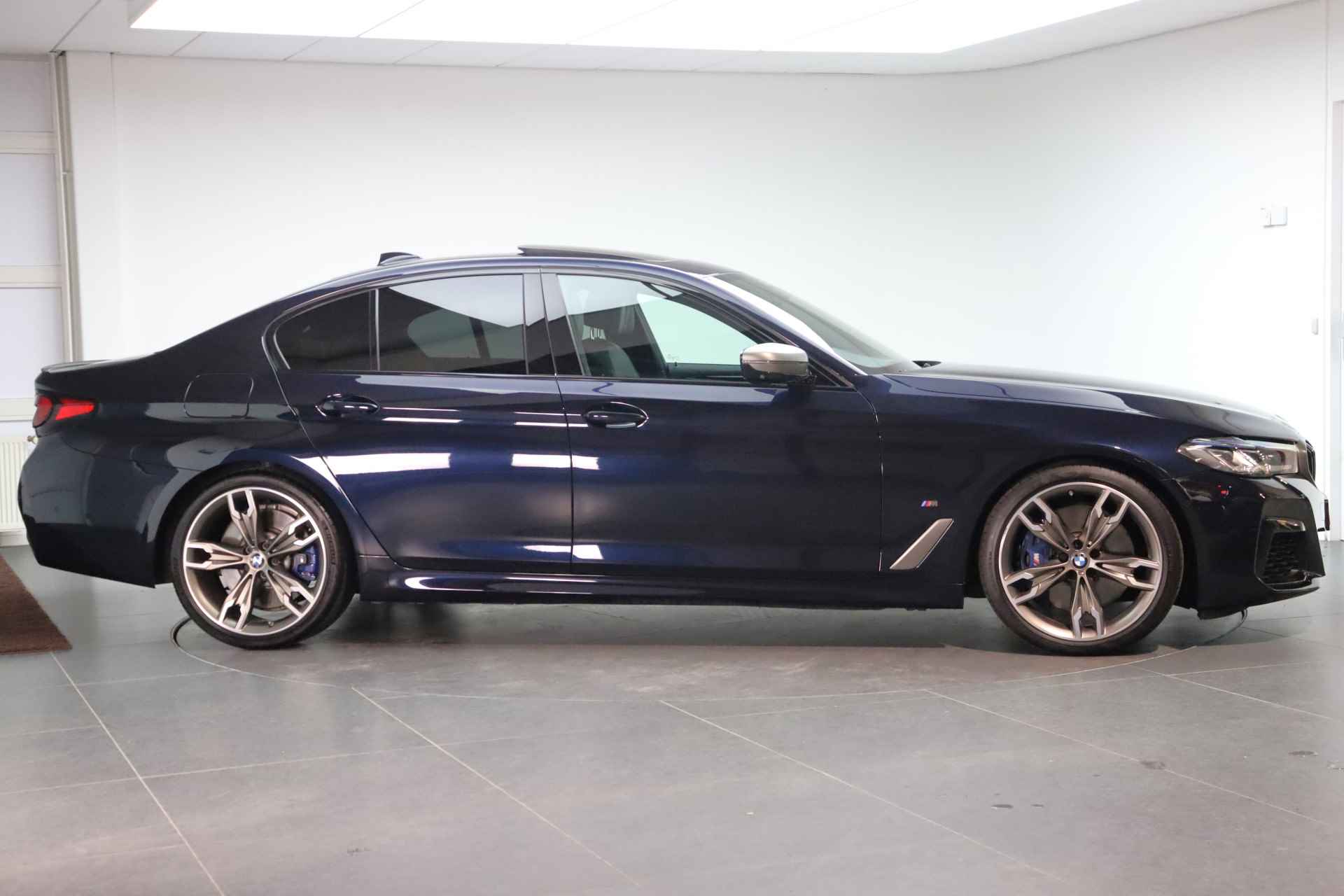 BMW 5 Serie M550i xDrive High Executive Automaat / Schuif-kanteldak / Laserlicht / Soft Close / Parking Assistant Plus / Head-Up / Adaptief M onderstel / Comfort Access - 5/30