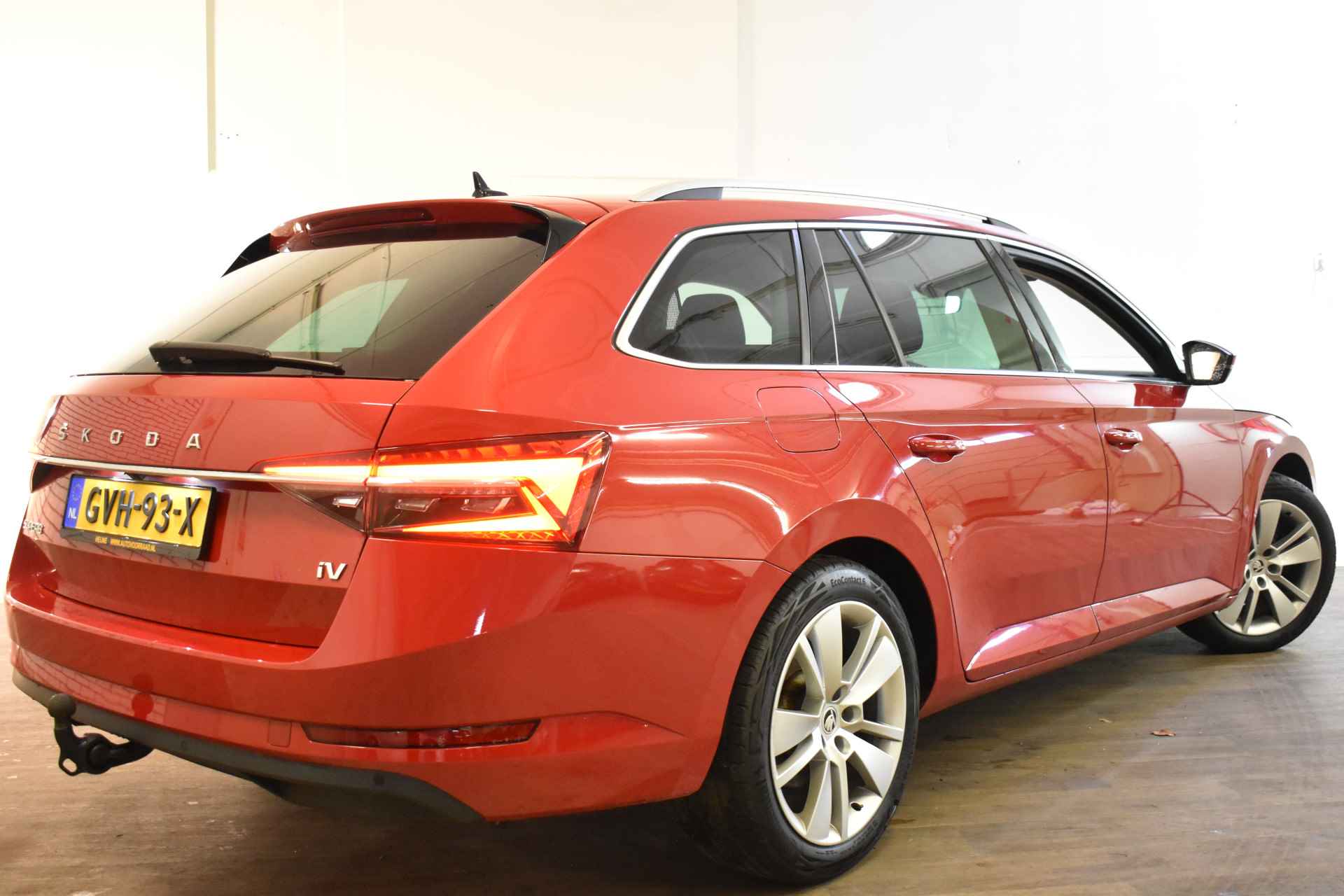 Škoda Superb Combi iV 218PK DSG HYBRID BUSINESS + VIRTUAL/TREKHAAK/CAMERA - 3/47