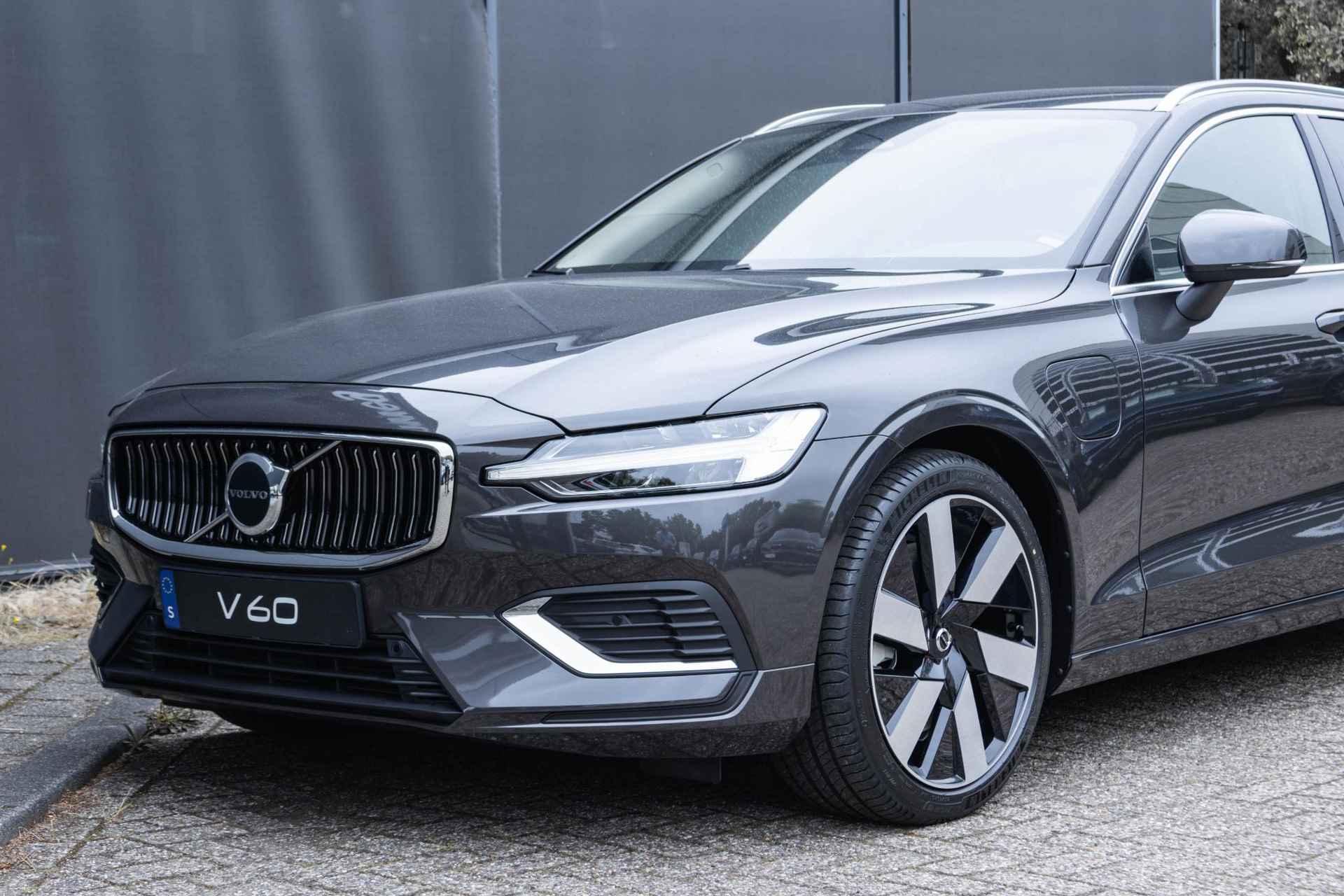 Volvo V60 T6 Recharge AWD Essential Edition | Long Range | Direct Leverbaar | Google Infotainment | Stoel- en stuurverwarming | Verwarmde achterbank | Parkeercamera - 7/33