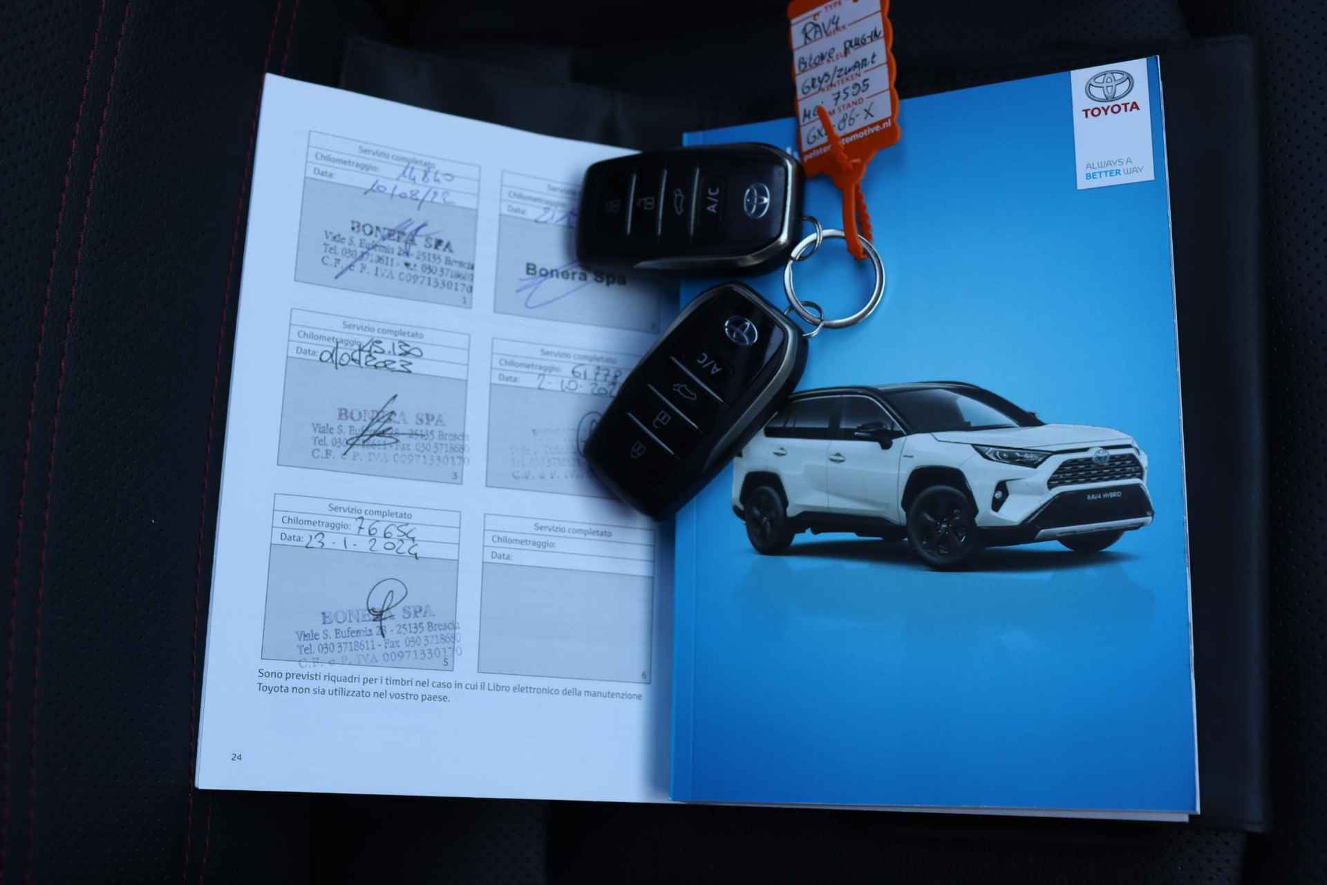 Toyota RAV4 2.5 Plug-in Hybrid AWD Bi-Tone Plus, Pano, T-Haak - 27/50