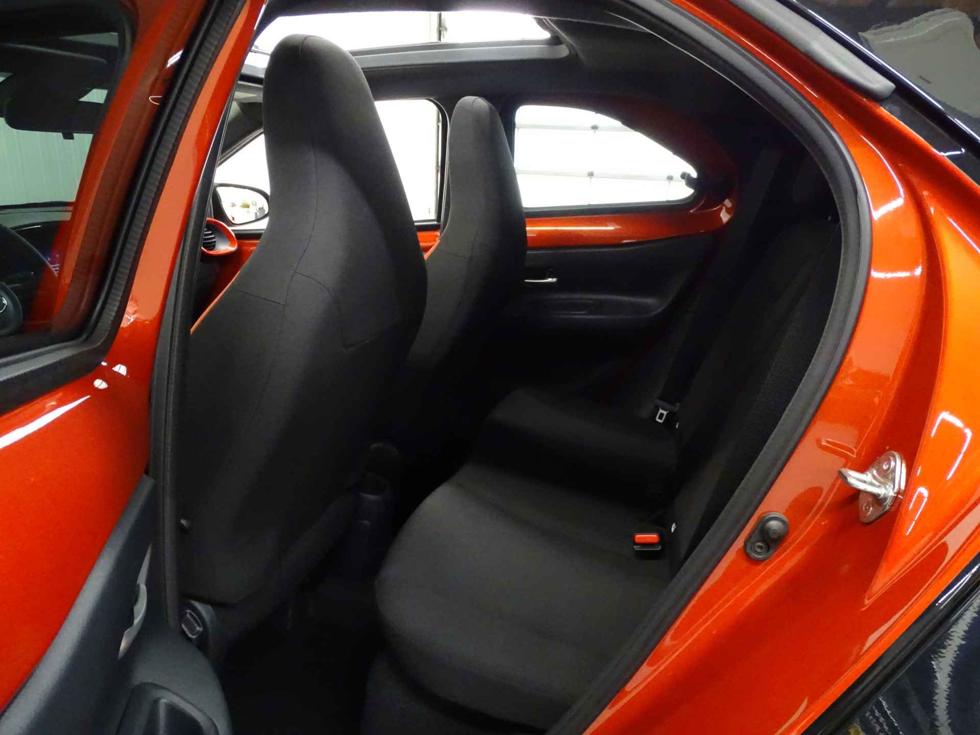 Toyota Aygo X 1.0 VVT-i MT envy cabrio | Smart connect | Navigatie | Smart entry - 17/34