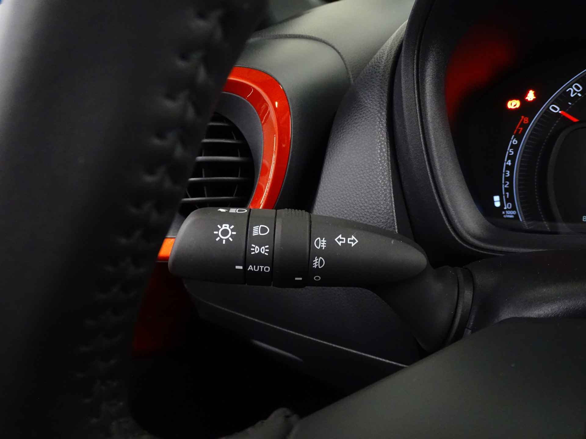 Toyota Aygo X 1.0 VVT-i MT envy cabrio | Smart connect | Navigatie | Smart entry - 19/34