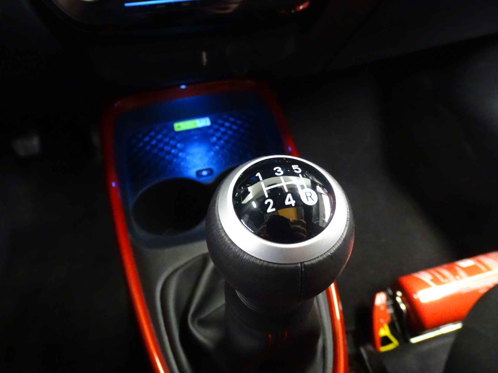 Toyota Aygo X 1.0 VVT-i MT envy cabrio | Smart connect | Navigatie | Smart entry - 27/34