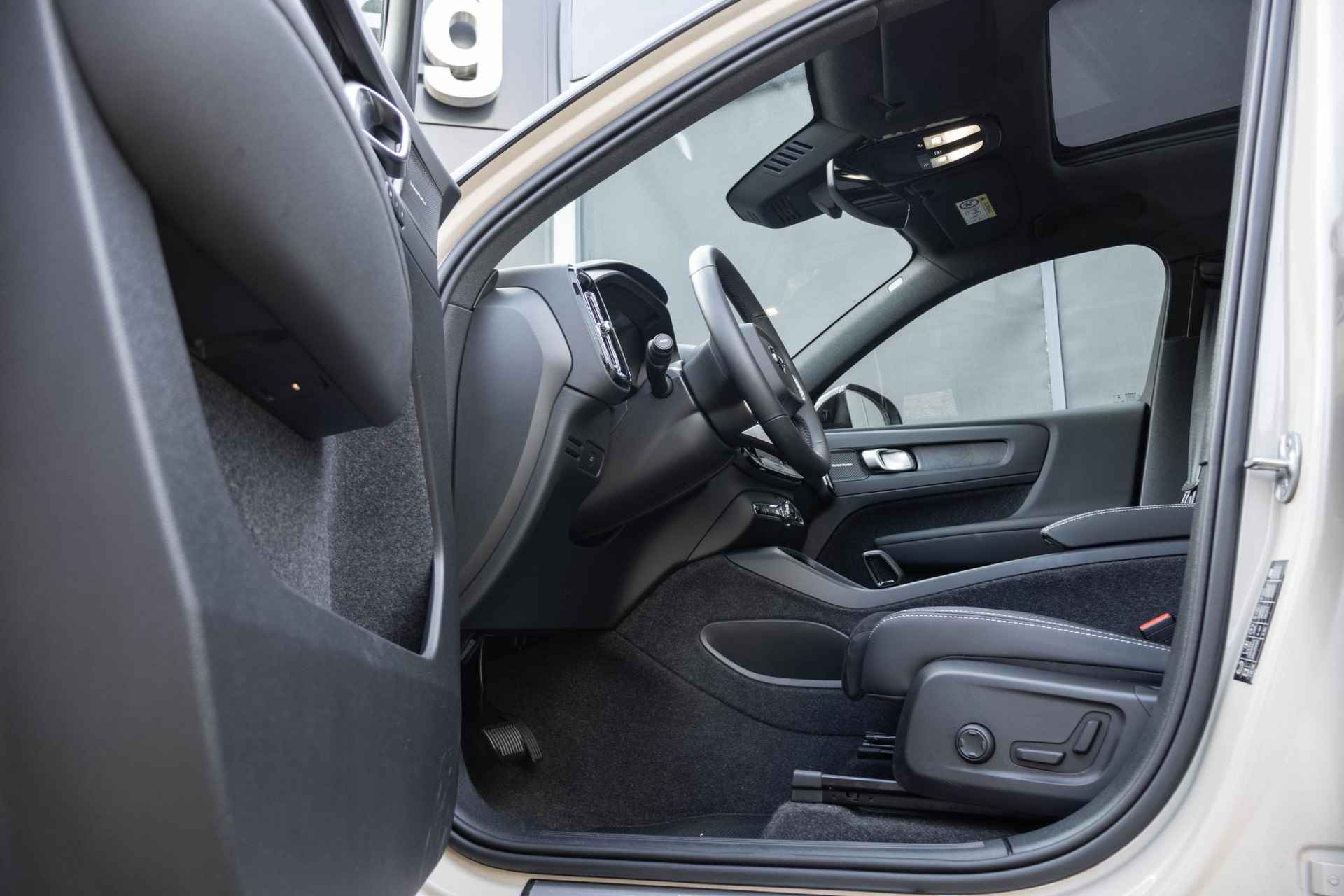 Volvo EX40 Single Motor Extended Range Ultra 82 kWh | Warmtepomp|Interieur Voorverwarming| Panoramadak|Premium Audio by Harman en Kardon|Verwarmbare voorstoelen| Rondomzicht Camera. - 17/47