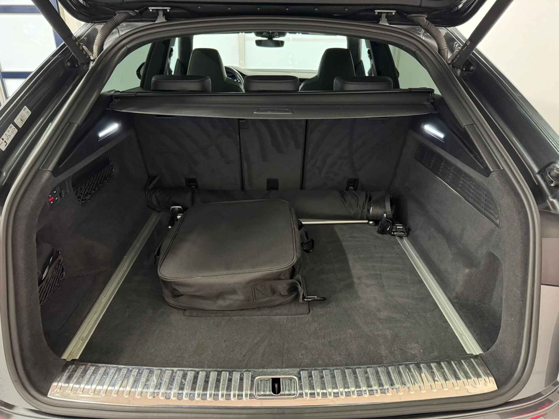 Audi Q8 60 TFSI e quattro Pro Line S Competition | Panoramadak | Valcona leder | Elekt. Stoelen | Stoelverwarming | Trekhaak | 22" wiele - 13/54