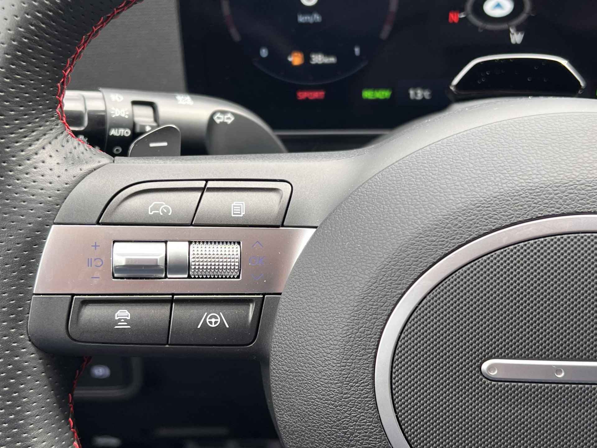 Hyundai Kona 1.6 GDI HEV N Line Automaat / Navigatie Bluelink / Apple Carplay Android / Stuur- stoel- en achterbankverwarming / Camera 360° / - 11/66