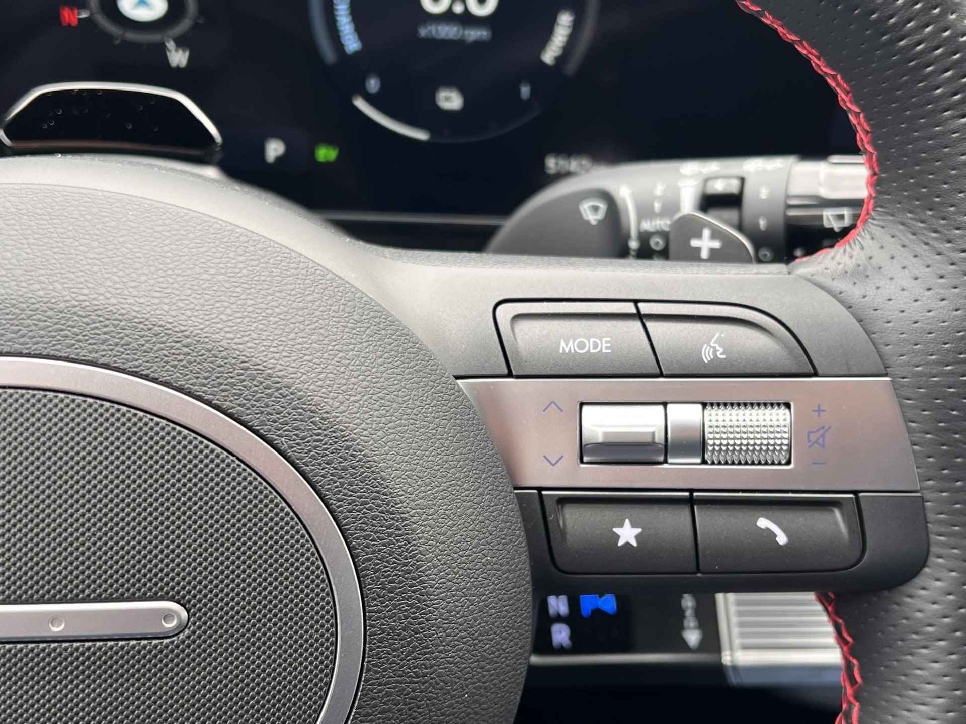 Hyundai Kona 1.6 GDI HEV N Line Automaat / Navigatie Bluelink / Apple Carplay Android / Stuur- stoel- en achterbankverwarming / Camera 360° / - 12/66