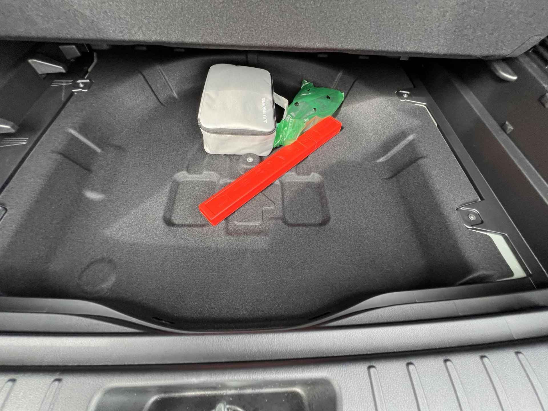 Hyundai Kona 1.6 GDI HEV N Line Automaat / Navigatie Bluelink / Apple Carplay Android / Stuur- stoel- en achterbankverwarming / Camera 360° / - 34/66