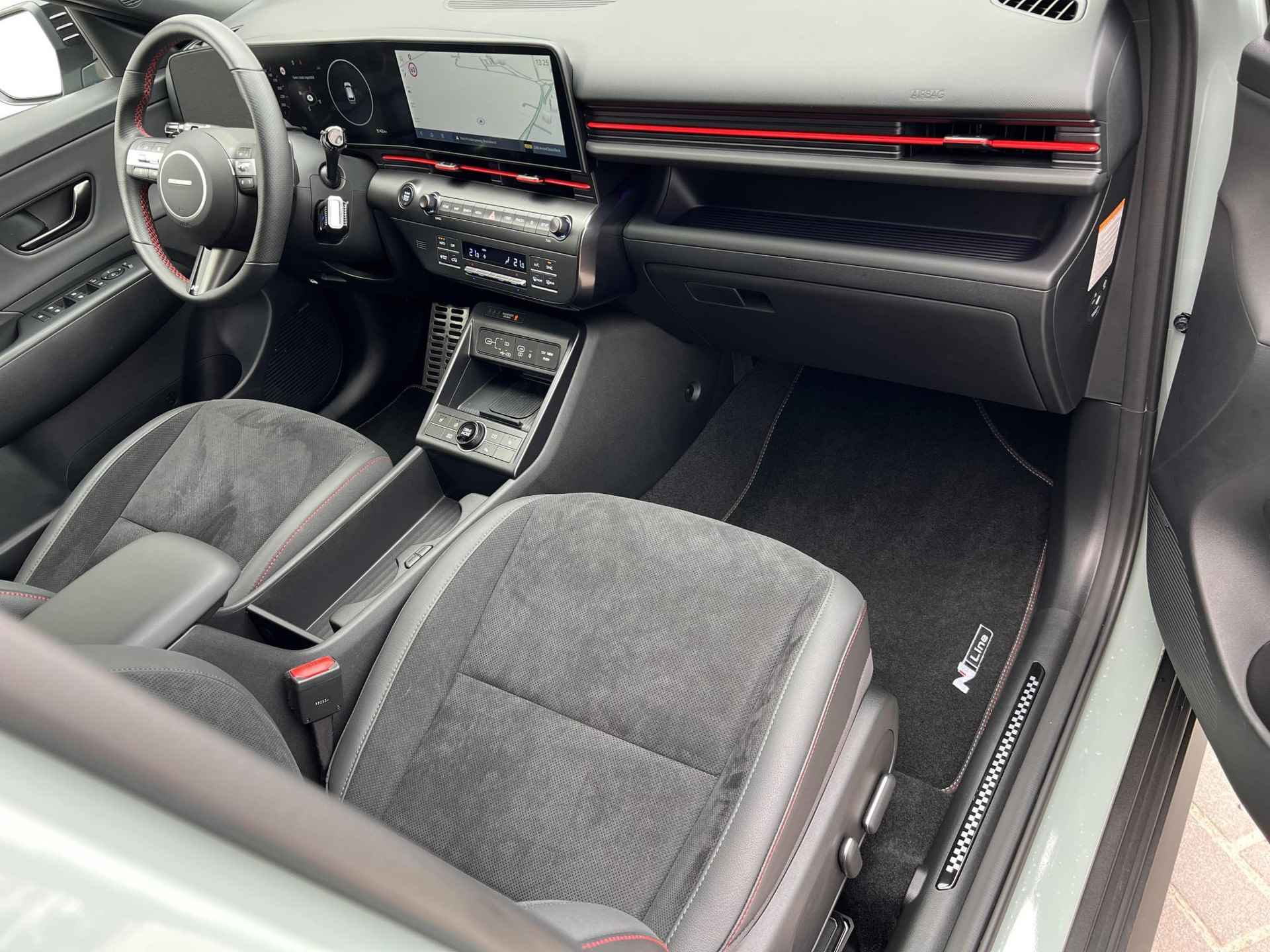 Hyundai Kona 1.6 GDI HEV N Line Automaat / Navigatie Bluelink / Apple Carplay Android / Stuur- stoel- en achterbankverwarming / Camera 360° / - 42/66