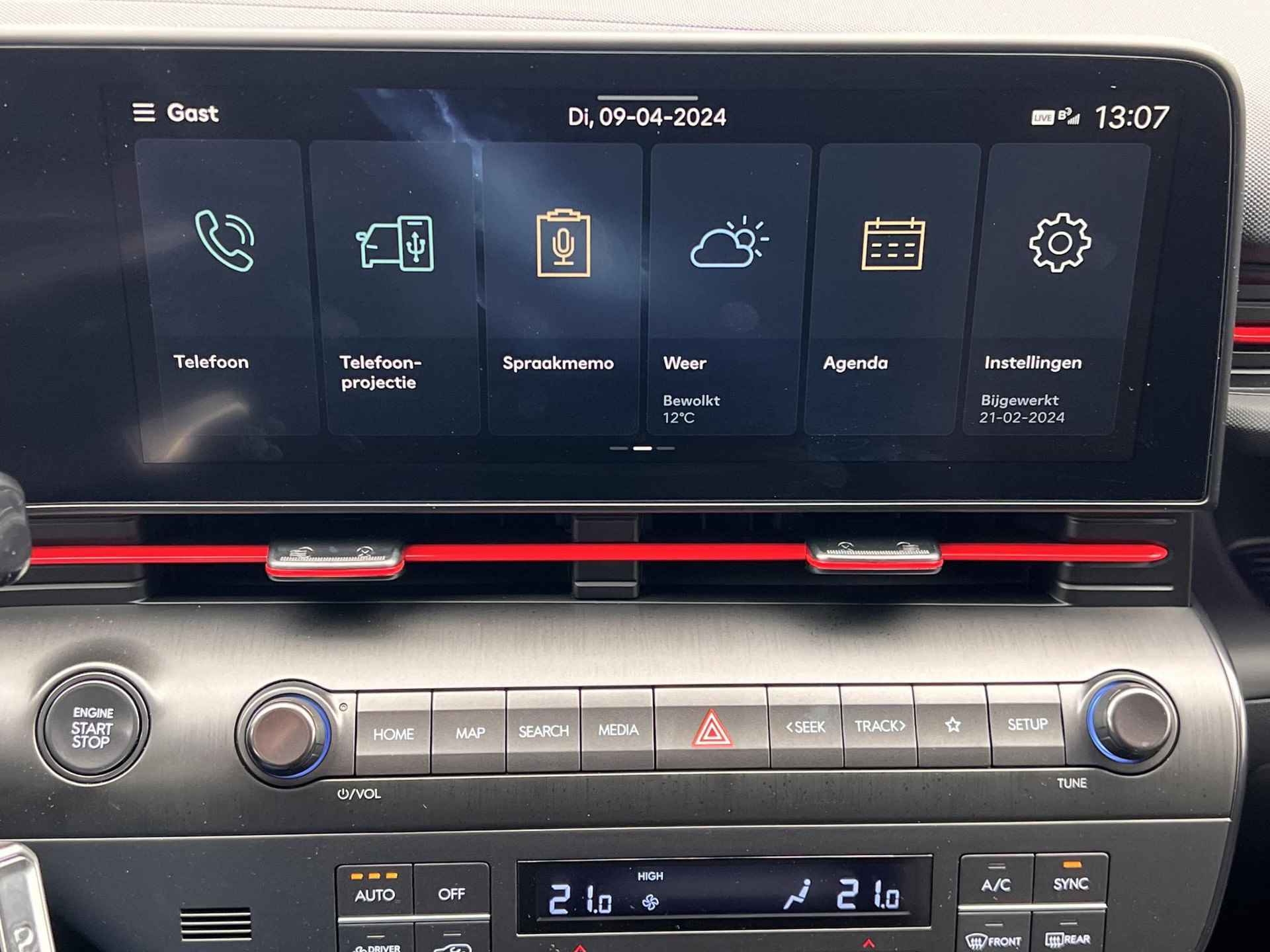 Hyundai Kona 1.6 GDI HEV N Line Automaat / Navigatie Bluelink / Apple Carplay Android / Stuur- stoel- en achterbankverwarming / Camera 360° / - 50/66