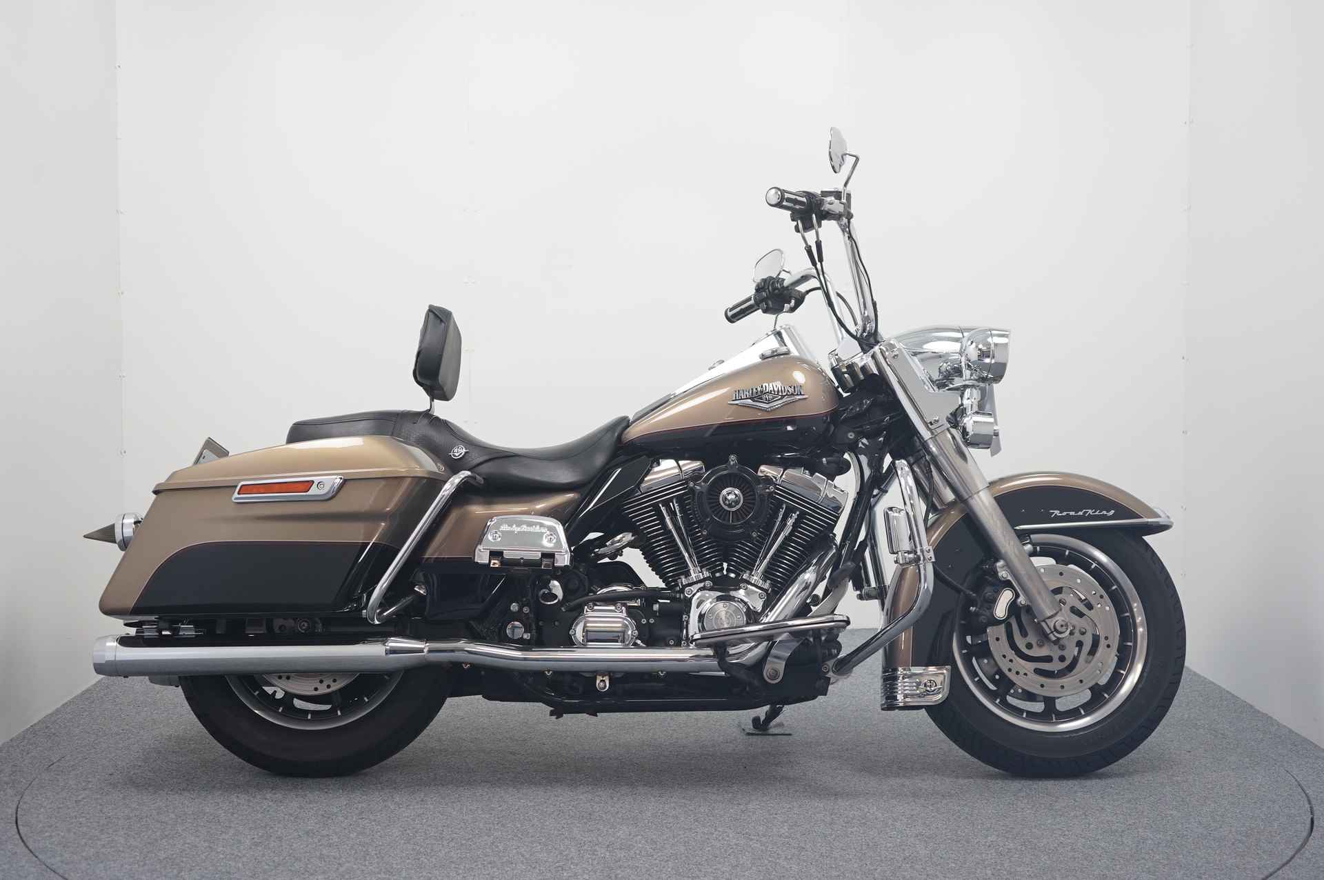 Harley-Davidson FLHRC1 ROAD KING