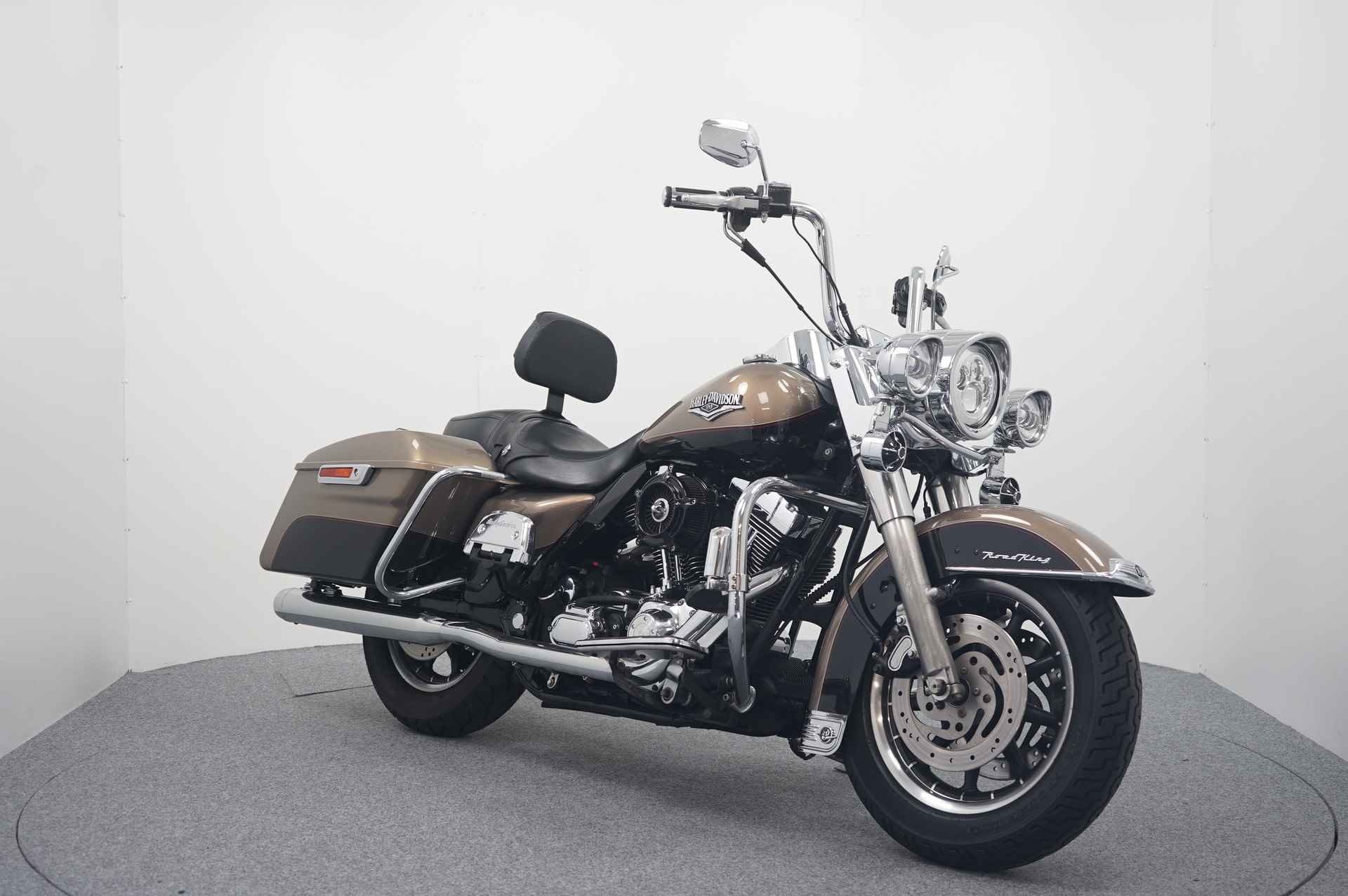 Harley-Davidson FLHRC1 ROAD KING - 2/17