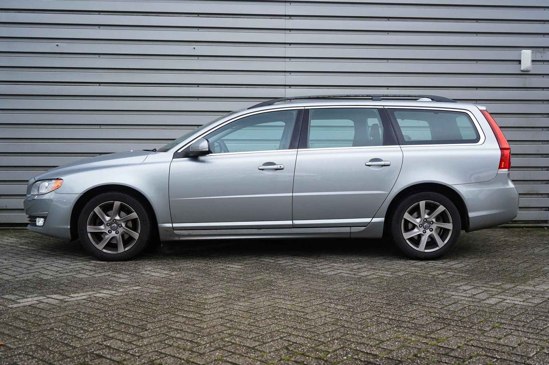 Volvo V70 1.6 T4 Nordic+ | Standkachel | Leder bekleding | LM Velgen | Trekhaak | - 3/27