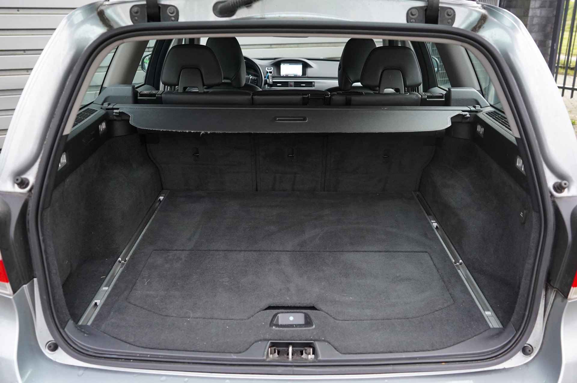 Volvo V70 1.6 T4 Nordic+ | Standkachel | Leder bekleding | LM Velgen | Trekhaak | - 9/27