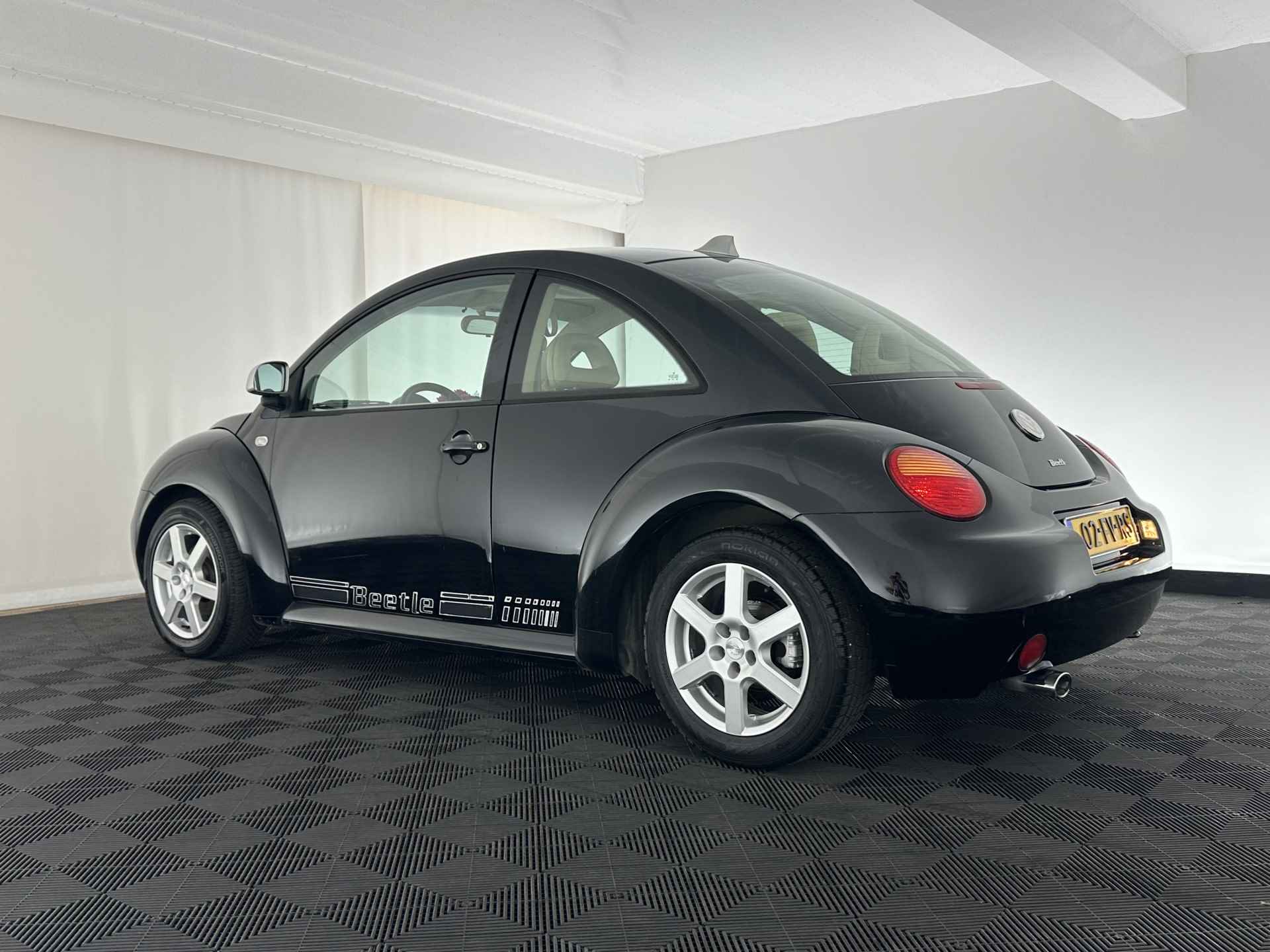 Volkswagen New Beetle 2.0 Highline *VOLLEDER | AIRCO | STOEL.VERWARM. | 16''ALU* - 4/24