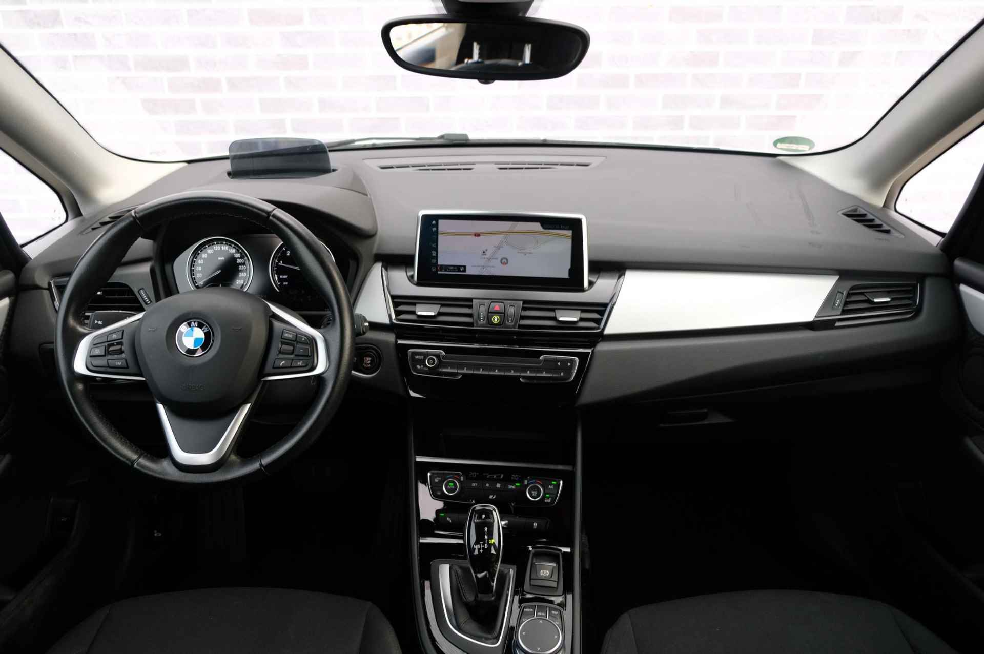 BMW 2-serie Active Tourer 218i Executive Edition | Automaat | Camera | Head Up | Navi Professional | Trekhaak - 9/33