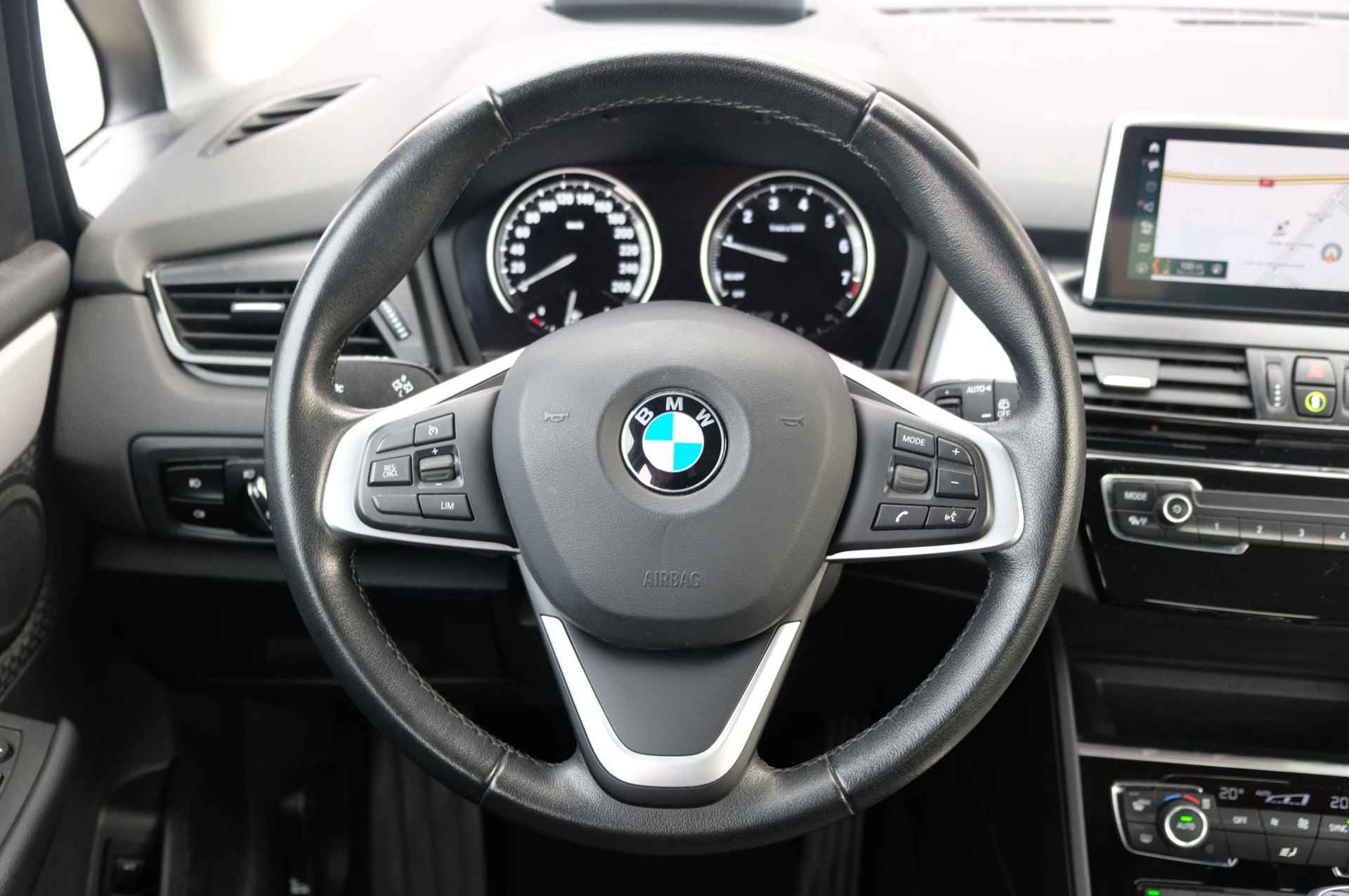 BMW 2-serie Active Tourer 218i Executive Edition | Automaat | Camera | Head Up | Navi Professional | Trekhaak - 10/33