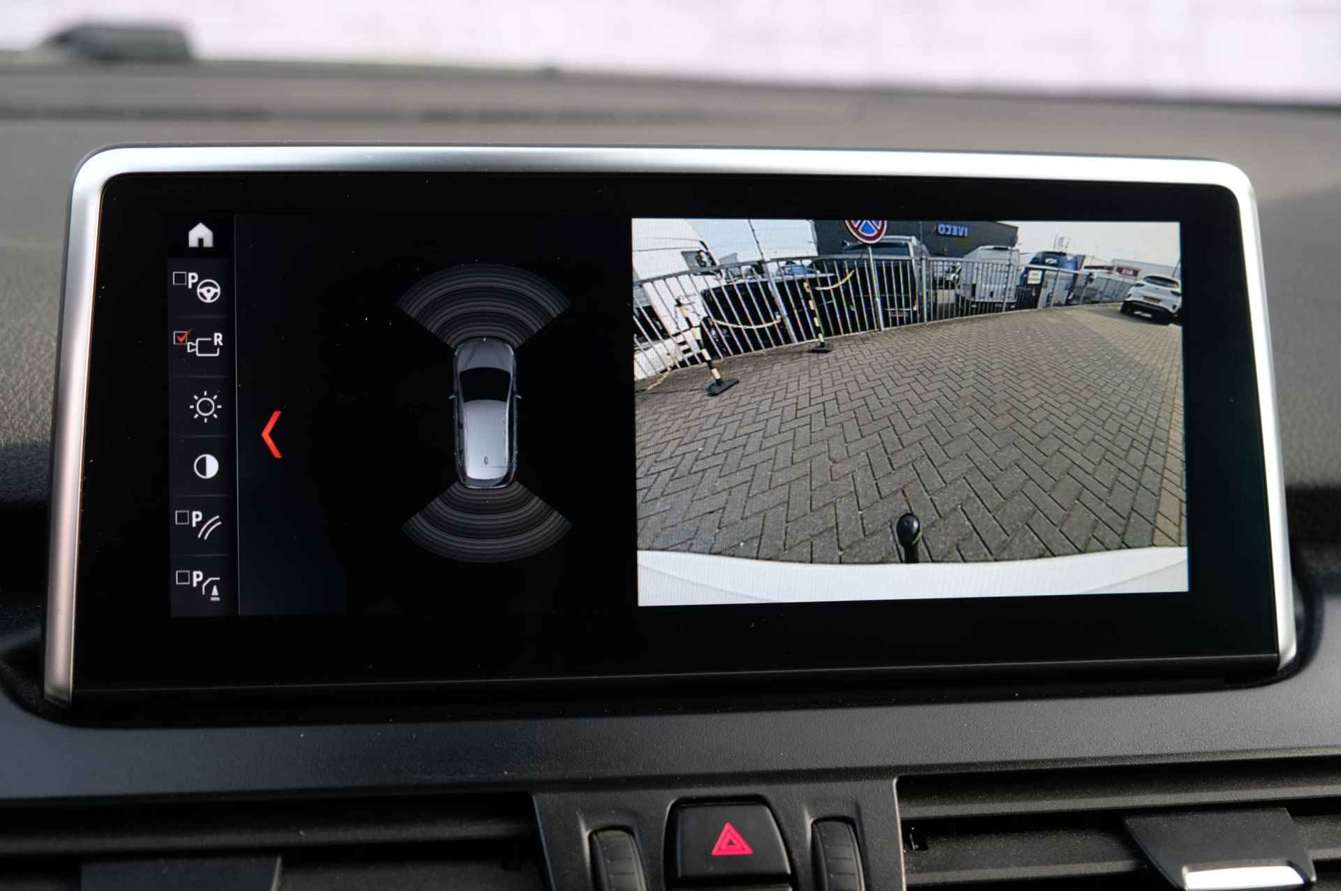 BMW 2-serie Active Tourer 218i Executive Edition | Automaat | Camera | Head Up | Navi Professional | Trekhaak - 21/33