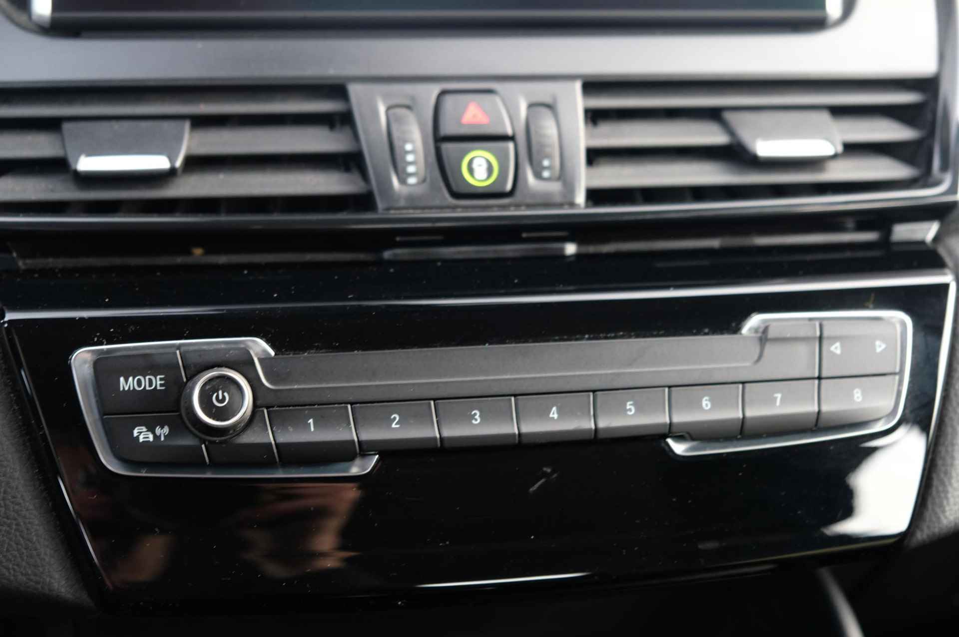 BMW 2-serie Active Tourer 218i Executive Edition | Automaat | Camera | Head Up | Navi Professional | Trekhaak - 22/33