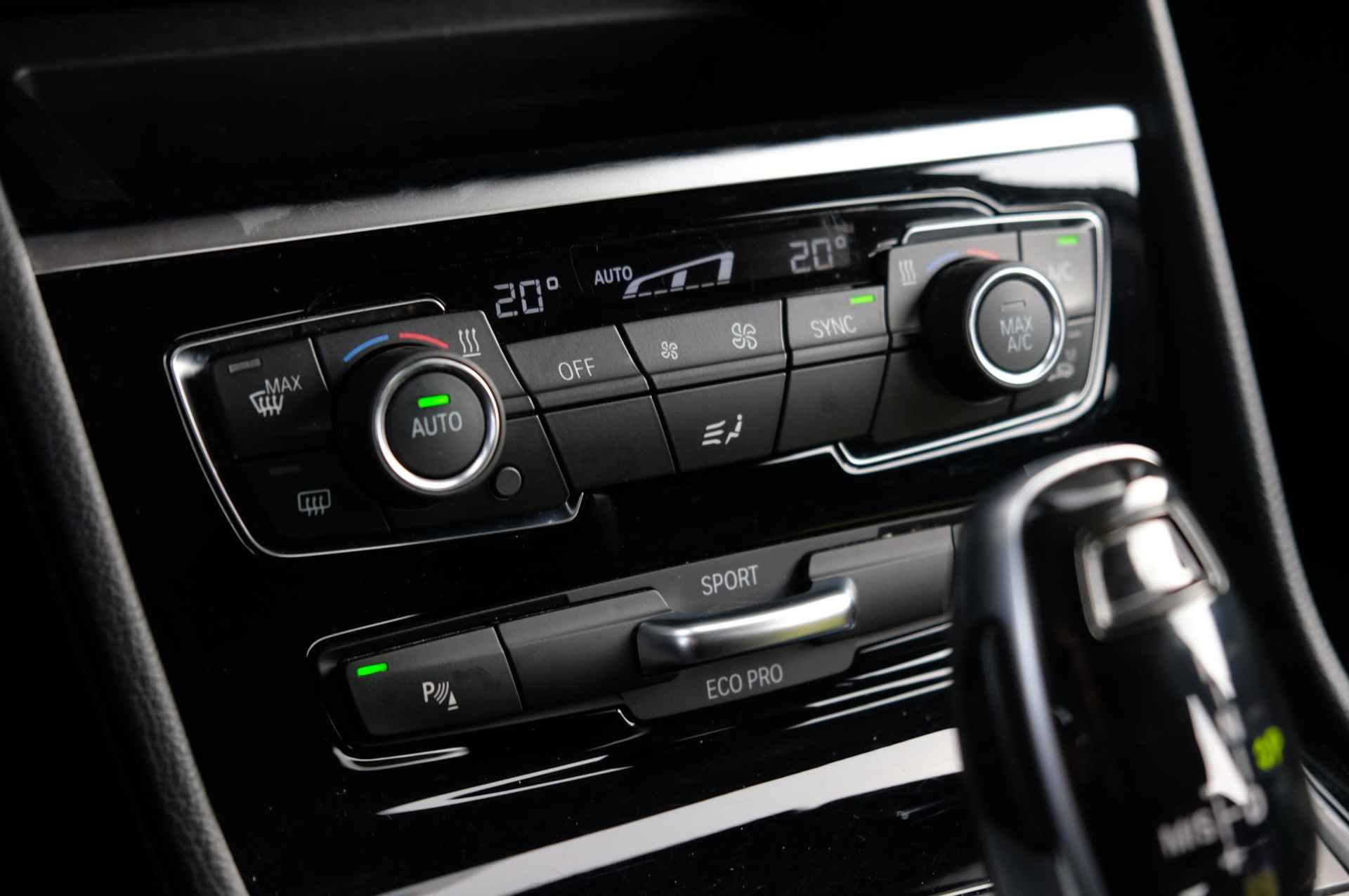 BMW 2-serie Active Tourer 218i Executive Edition | Automaat | Camera | Head Up | Navi Professional | Trekhaak - 23/33