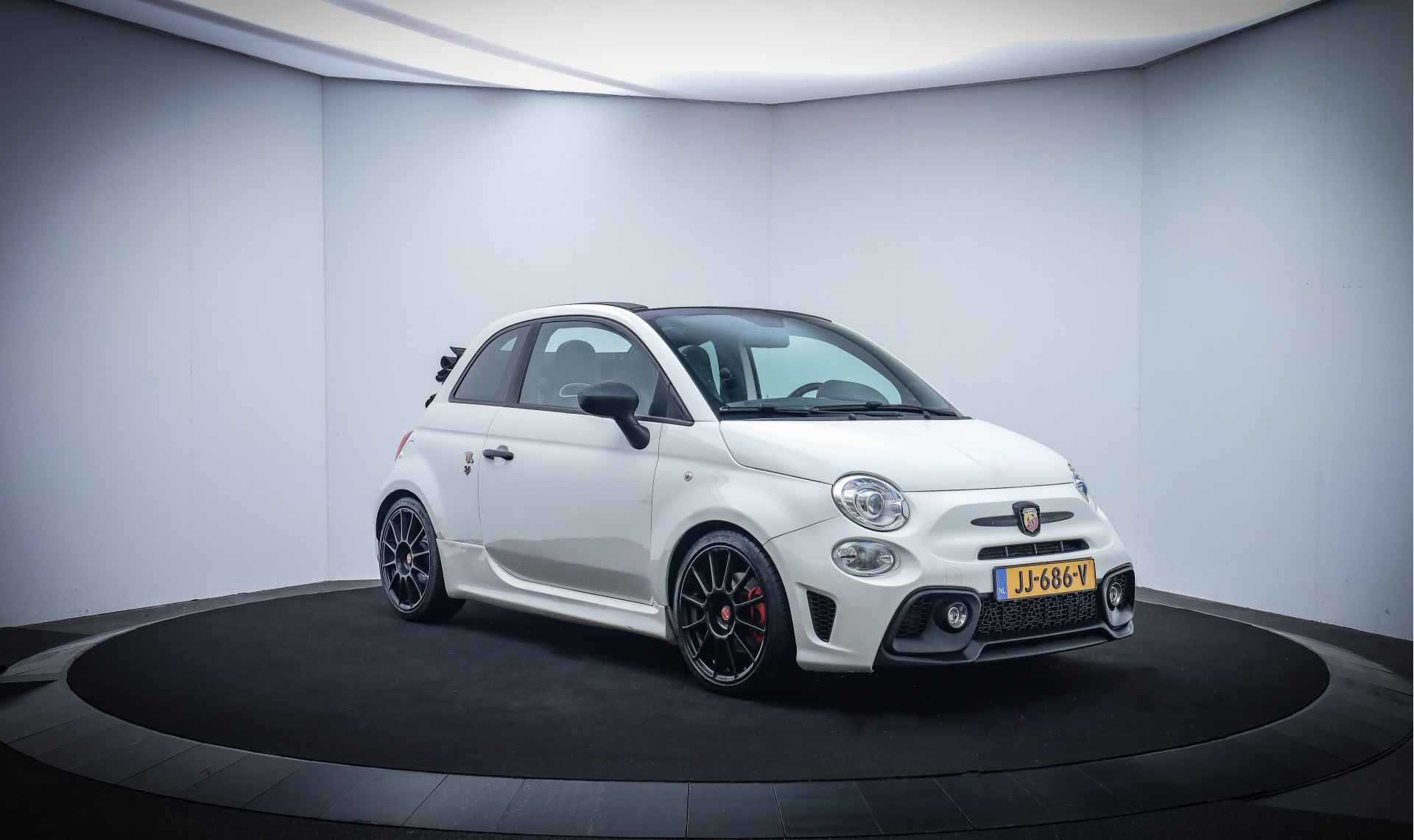 Fiat 500C 1.4-16V 141PK Abarth XENON/LEDER/CLIMA/LMV - 3/23