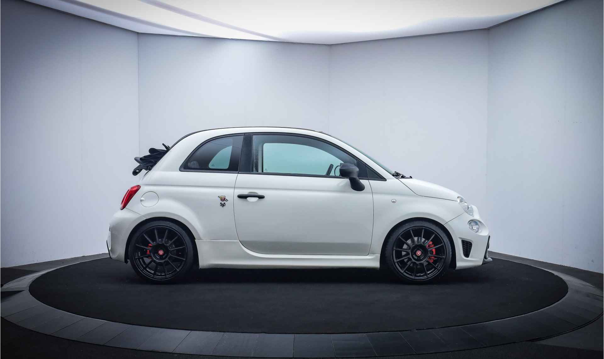 Fiat 500C 1.4-16V 141PK Abarth XENON/LEDER/CLIMA/LMV - 4/23