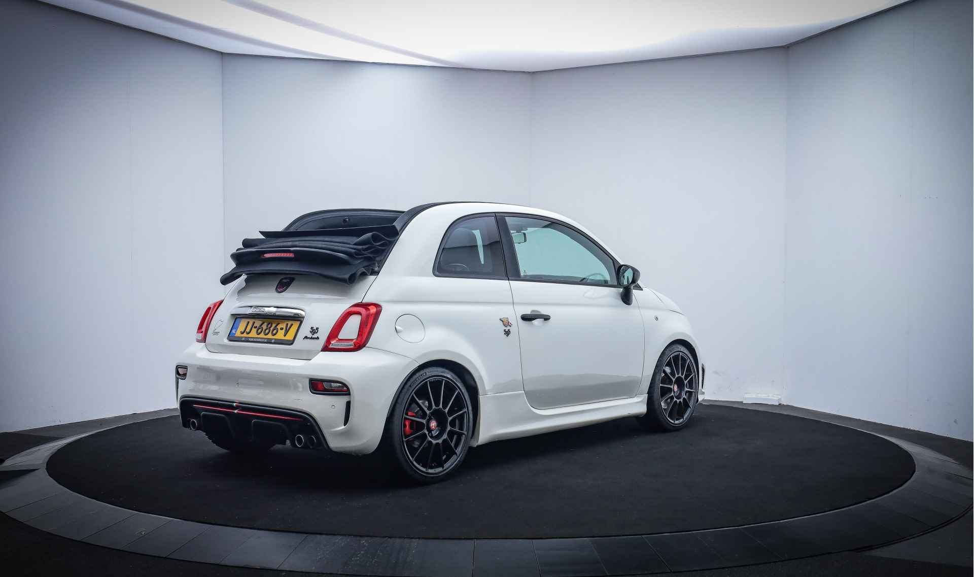 Fiat 500C 1.4-16V 141PK Abarth XENON/LEDER/CLIMA/LMV - 5/23