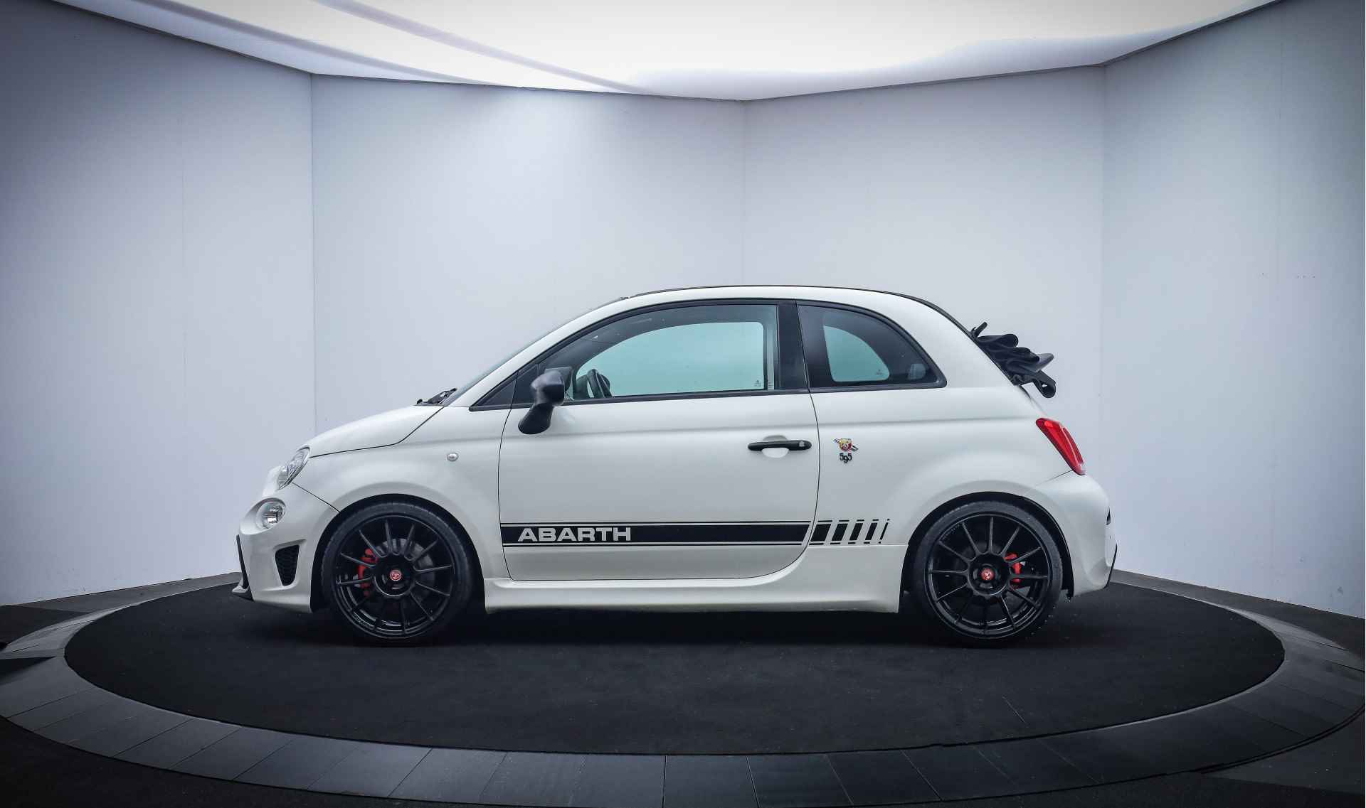 Fiat 500C 1.4-16V 141PK Abarth XENON/LEDER/CLIMA/LMV - 11/23