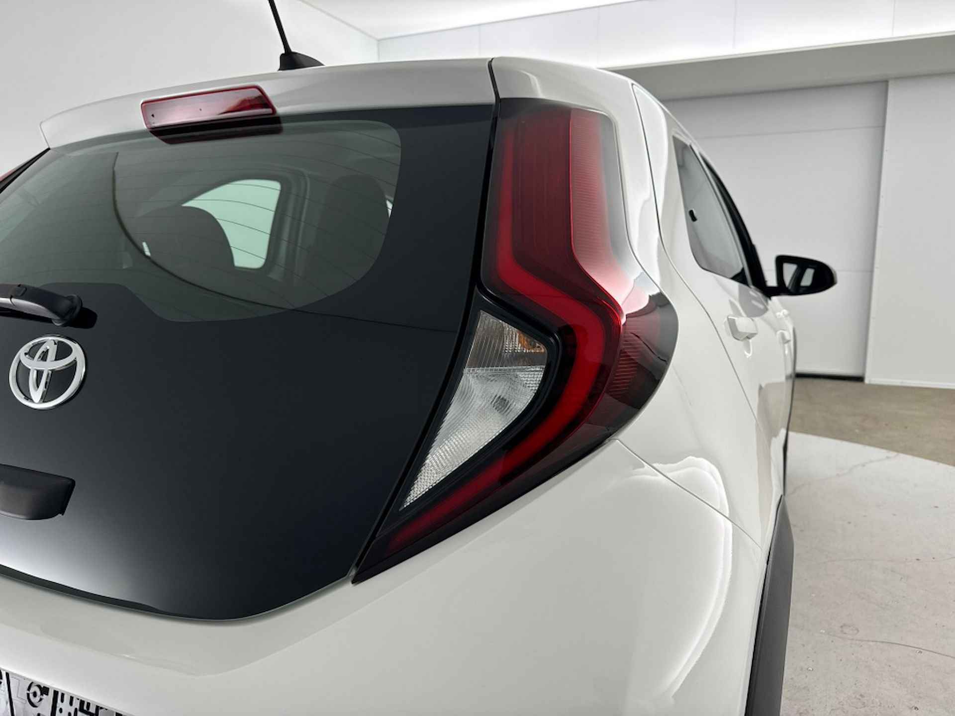 Toyota Aygo 1.0 Comfort Automaat | Adaptieve Cruise Control | App Connect | Parkeercamera - 33/38