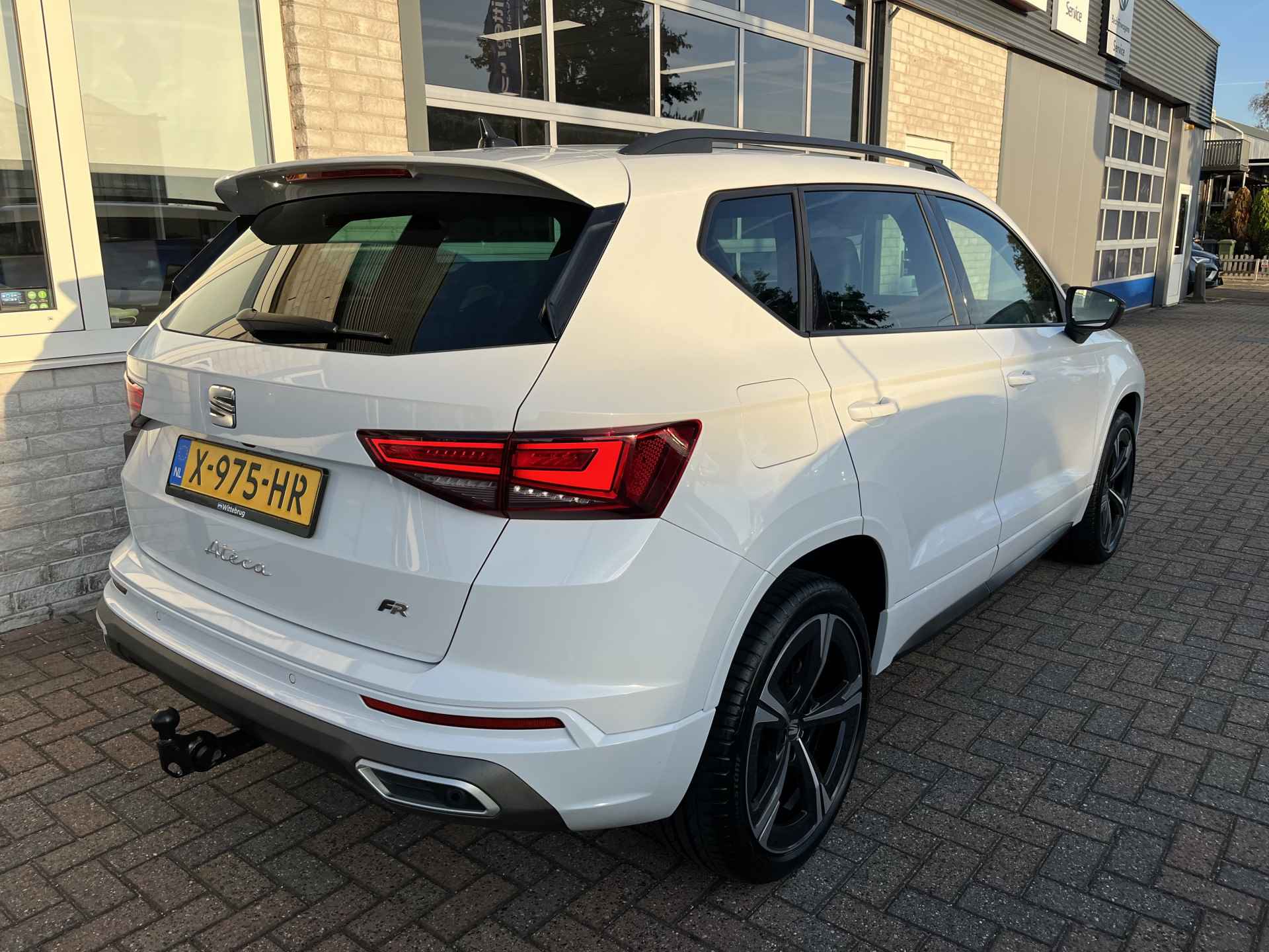 SEAT Ateca 1.5 TSI FR Business Intense / AUTOMAAT/ TREKHAAK/ PANO/ BEATS AUDIO/ DCC/ 360 CAMERA/ LED/ KEYLESS/ MEMORY SEATS/ DODE HOEK/ STOEL EN STUUR VERWARM./ VIRTUAL COCKPIT/ ADAPT. CRUISE/ APP CONNECT/ NAVI/ CLIMA/ DAB/ - 36/41