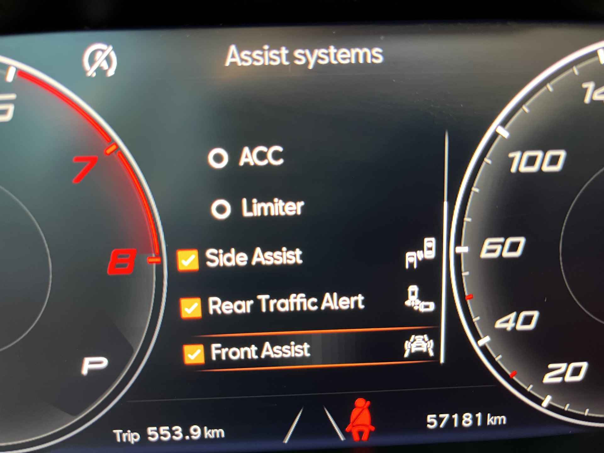 SEAT Ateca 1.5 TSI FR Business Intense / AUTOMAAT/ TREKHAAK/ PANO/ BEATS AUDIO/ DCC/ 360 CAMERA/ LED/ KEYLESS/ MEMORY SEATS/ DODE HOEK/ STOEL EN STUUR VERWARM./ VIRTUAL COCKPIT/ ADAPT. CRUISE/ APP CONNECT/ NAVI/ CLIMA/ DAB/ - 15/41